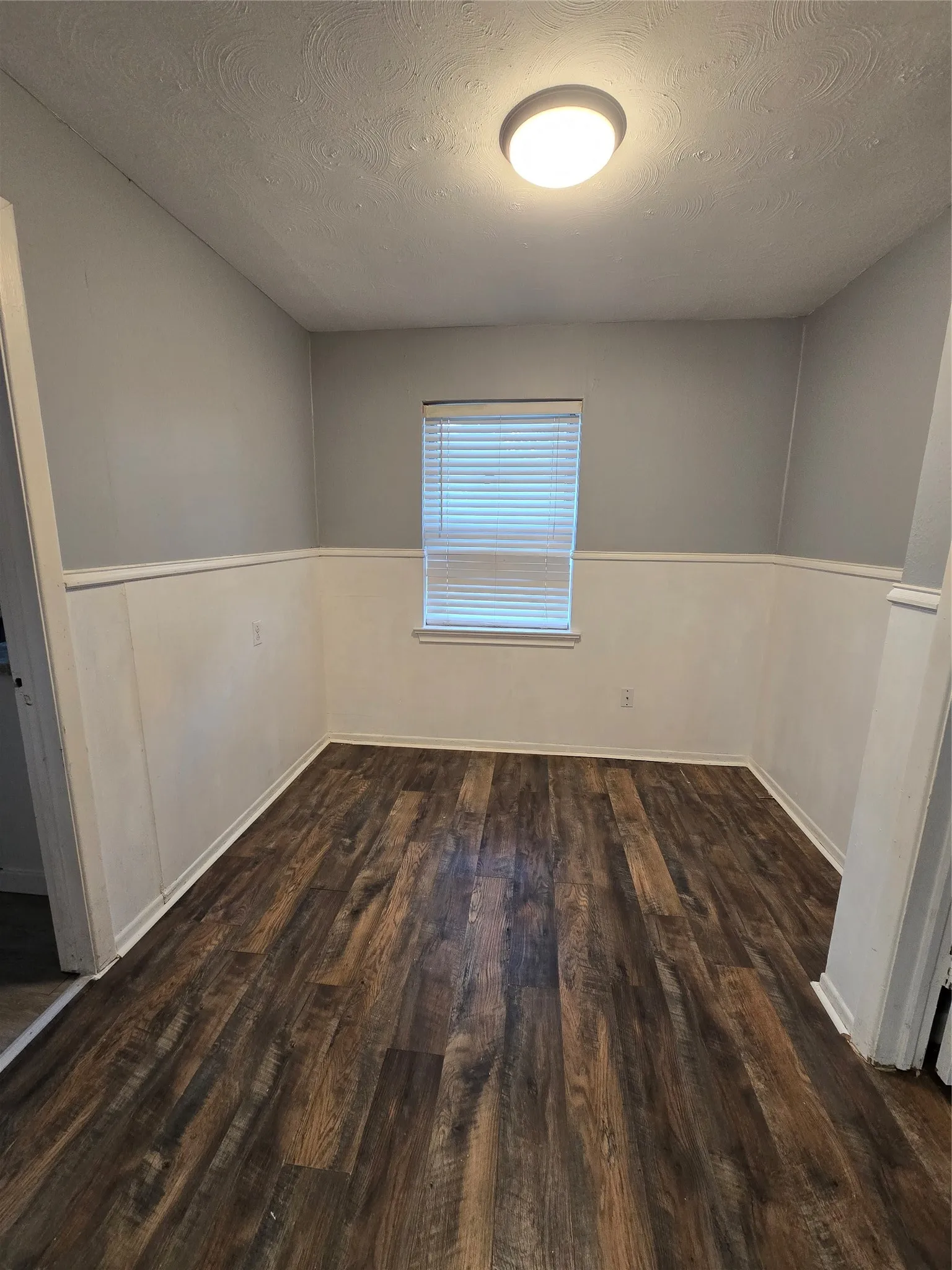 Single Family Residence For Rent in Dallas County , 427 Royal Crest Drive, Richardson, Texas 75081, 3 Bedroom, 3 Bathroom, Garage spaces, 1,212 Sqft, built in 1956, mls#21361433, Real Estate Agent in Richardson, Homes For Rent in Dallas county, Homes For Rent in Richardson, Realtor in Richardson Texas, Real Estate Brokerage Independent Realty Texas, Luminita Cordes Realtor