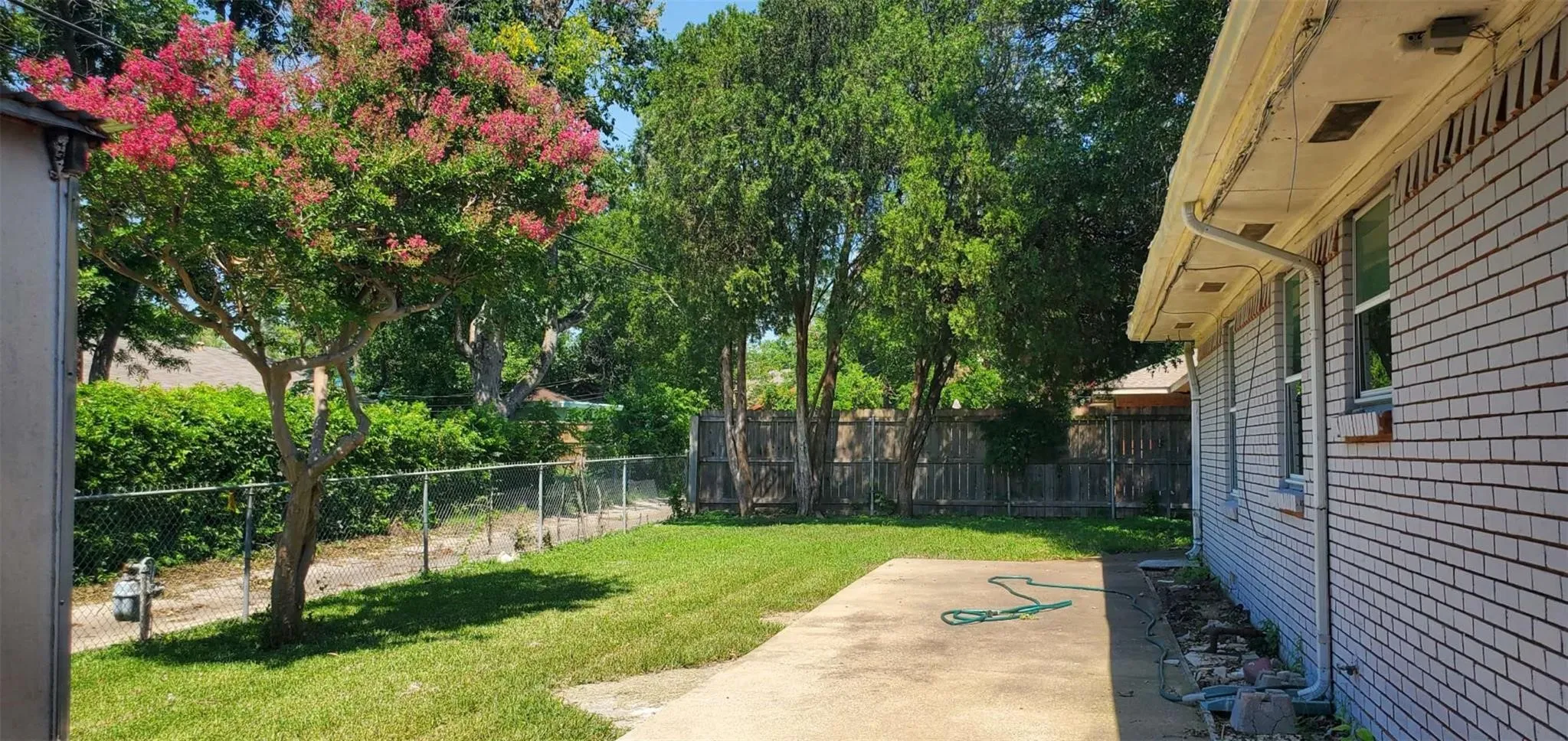 Single Family Residence For Rent in Dallas County , 427 Royal Crest Drive, Richardson, Texas 75081, 3 Bedroom, 3 Bathroom, Garage spaces, 1,212 Sqft, built in 1956, mls#21361433, Real Estate Agent in Richardson, Homes For Rent in Dallas county, Homes For Rent in Richardson, Realtor in Richardson Texas, Real Estate Brokerage Independent Realty Texas, Luminita Cordes Realtor