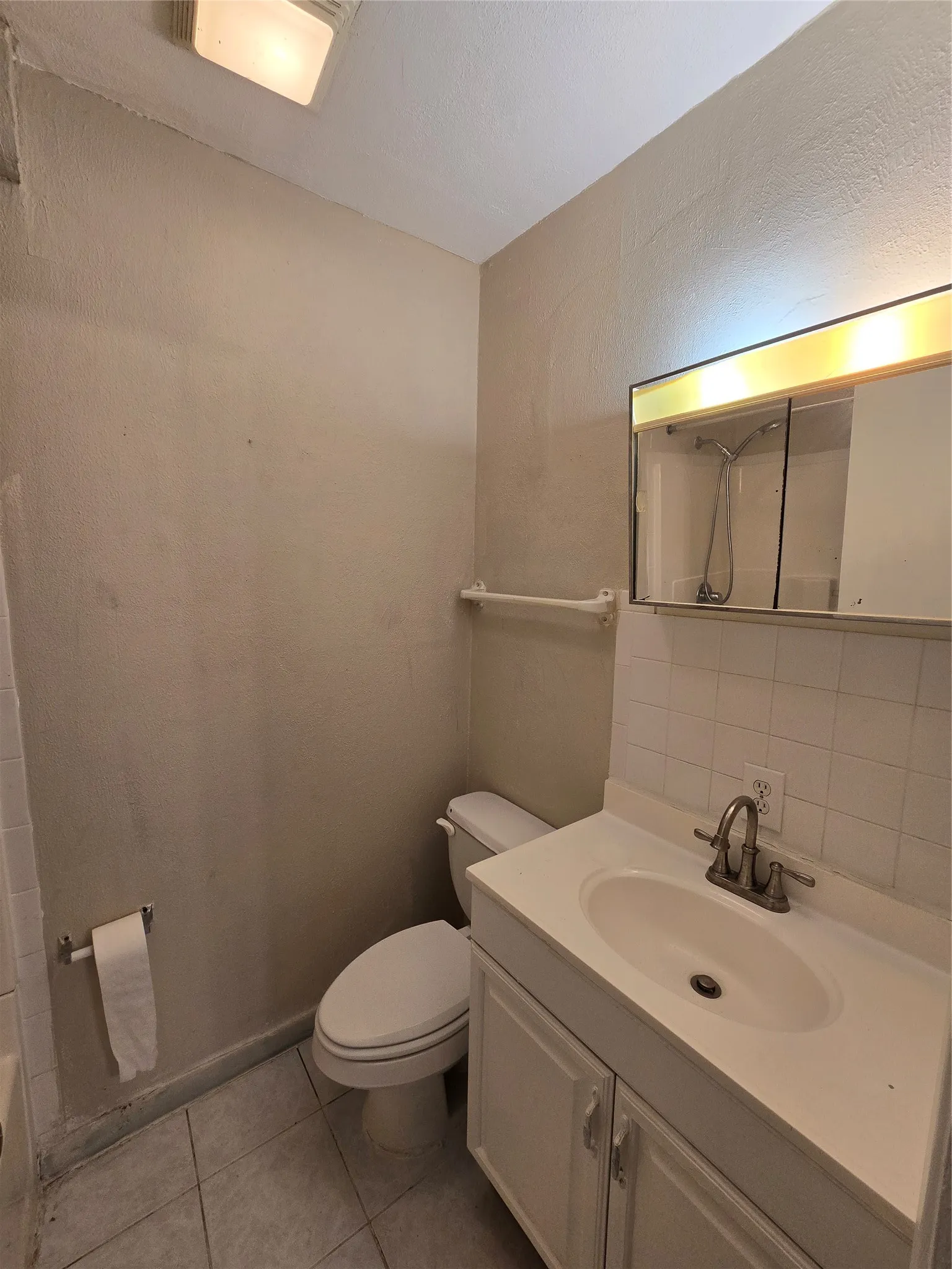 Single Family Residence For Rent in Dallas County , 427 Royal Crest Drive, Richardson, Texas 75081, 3 Bedroom, 3 Bathroom, Garage spaces, 1,212 Sqft, built in 1956, mls#21361433, Real Estate Agent in Richardson, Homes For Rent in Dallas county, Homes For Rent in Richardson, Realtor in Richardson Texas, Real Estate Brokerage Independent Realty Texas, Luminita Cordes Realtor