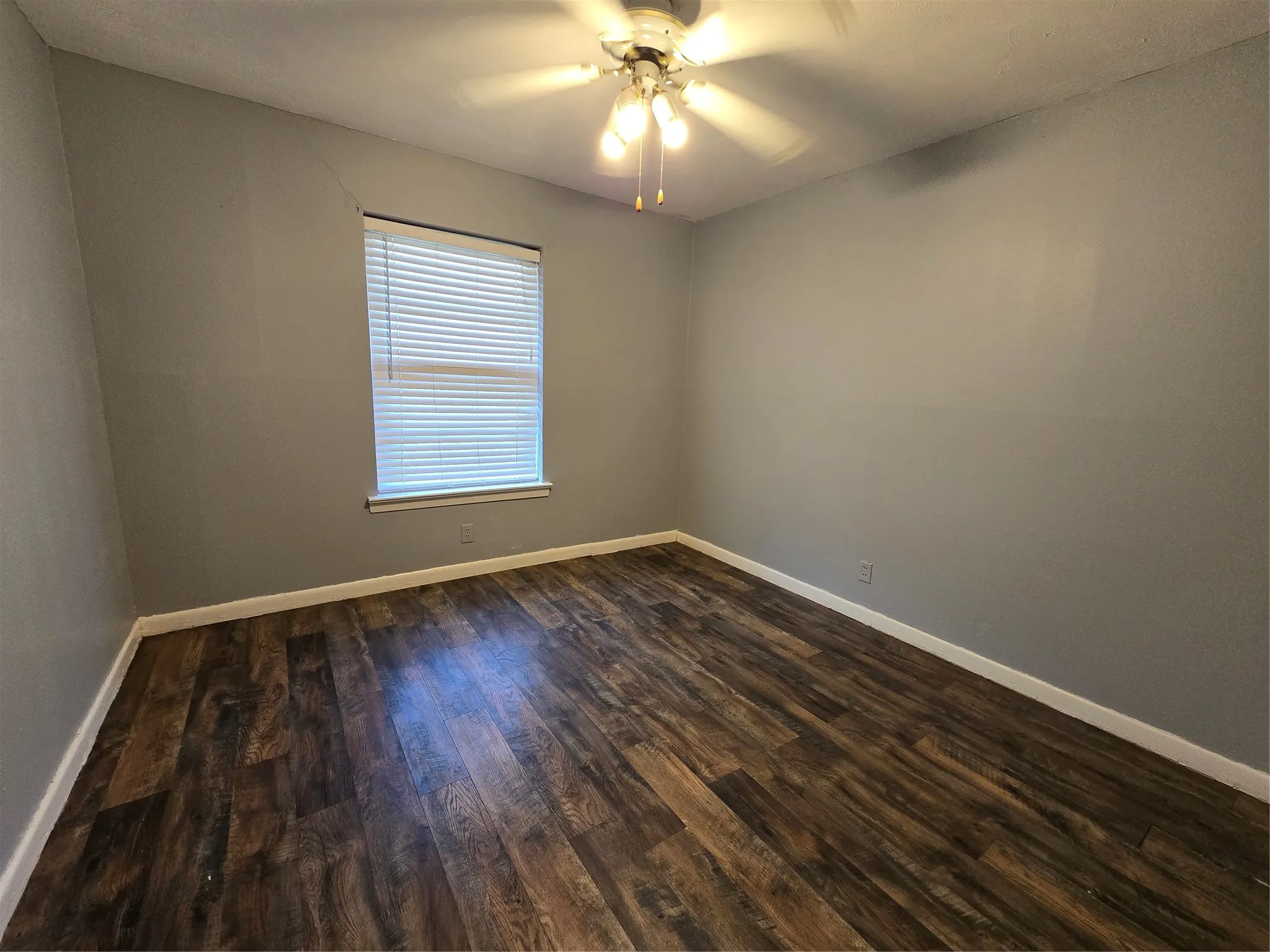 Single Family Residence For Rent in Dallas County , 427 Royal Crest Drive, Richardson, Texas 75081, 3 Bedroom, 3 Bathroom, Garage spaces, 1,212 Sqft, built in 1956, mls#21361433, Real Estate Agent in Richardson, Homes For Rent in Dallas county, Homes For Rent in Richardson, Realtor in Richardson Texas, Real Estate Brokerage Independent Realty Texas, Luminita Cordes Realtor