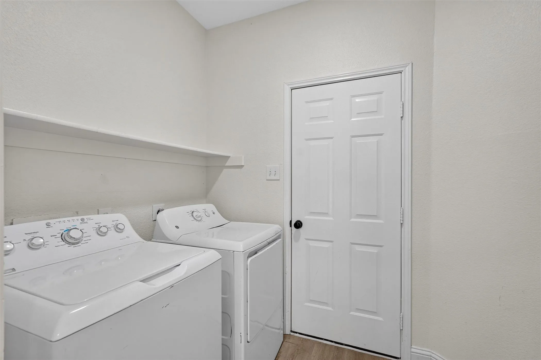 Single Family Residence For Sale in Dallas County , 3402 Seabreeze Drive, Rowlett, Texas 75088, 4 Bedroom, 2 Bathroom, 2 Garage spaces, 2,862 Sqft, built in 1997, mls#21357849, Real Estate Agent in Rowlett, Homes For Sale in Dallas county, Homes For Sale in Rowlett, Realtor in Rowlett Texas, Real Estate Brokerage Independent Realty Texas, Luminita Cordes Realtor