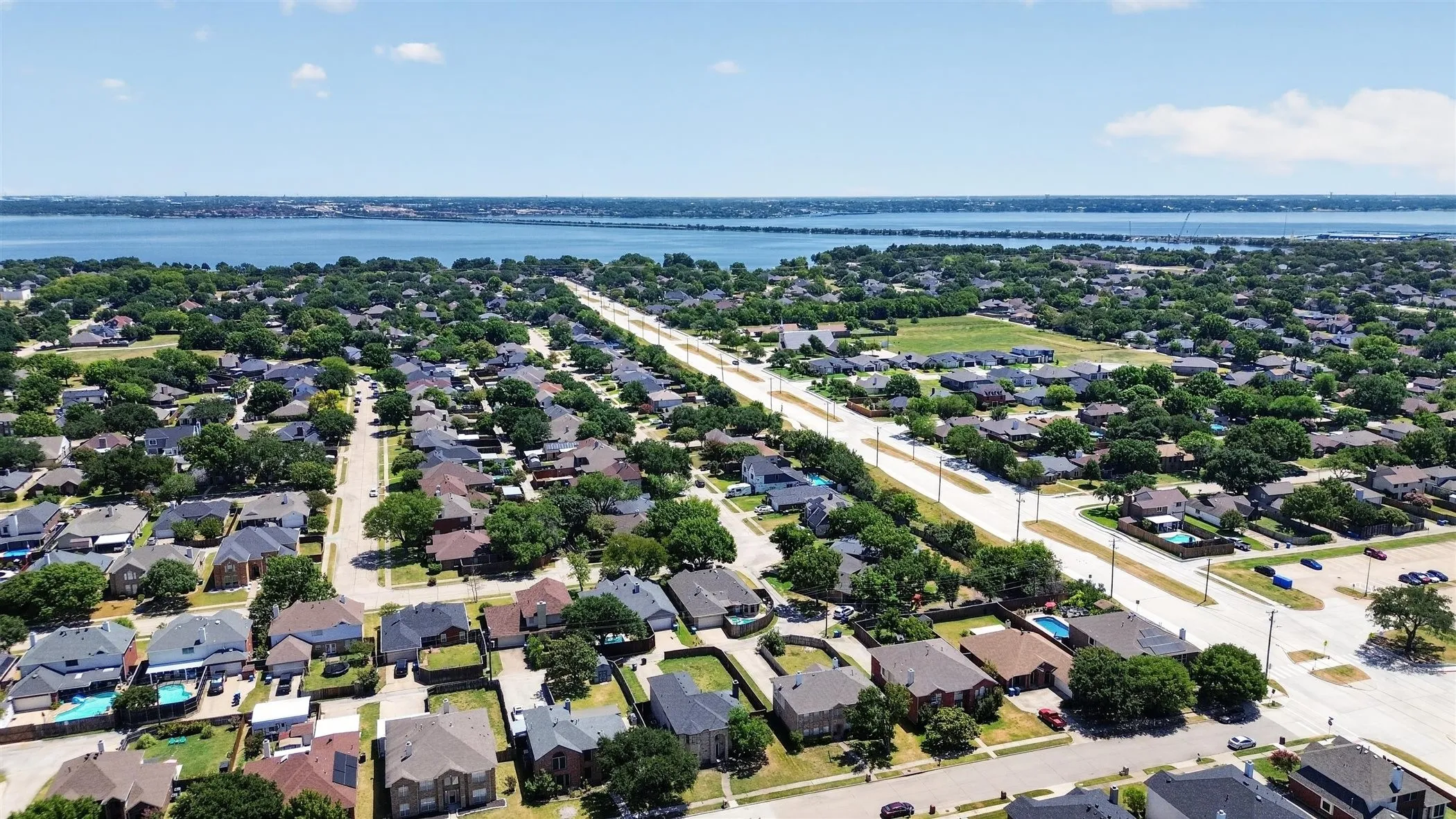 Single Family Residence For Sale in Dallas County , 3402 Seabreeze Drive, Rowlett, Texas 75088, 4 Bedroom, 2 Bathroom, 2 Garage spaces, 2,862 Sqft, built in 1997, mls#21357849, Real Estate Agent in Rowlett, Homes For Sale in Dallas county, Homes For Sale in Rowlett, Realtor in Rowlett Texas, Real Estate Brokerage Independent Realty Texas, Luminita Cordes Realtor