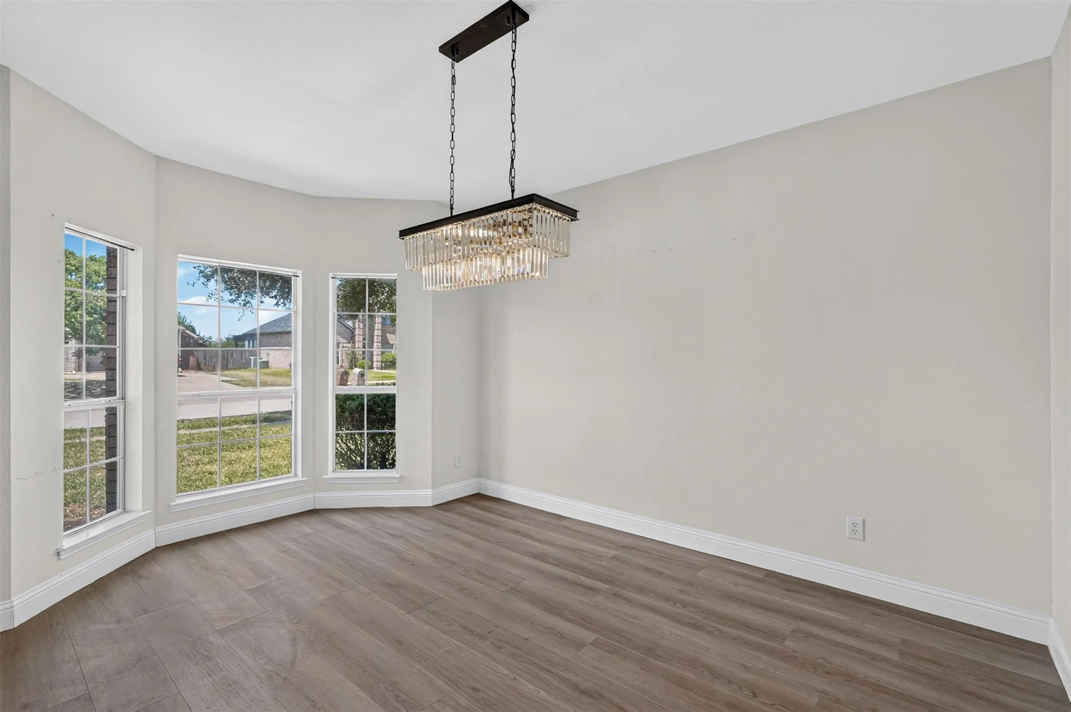 Single Family Residence For Sale in Dallas County , 3402 Seabreeze Drive, Rowlett, Texas 75088, 4 Bedroom, 2 Bathroom, 2 Garage spaces, 2,862 Sqft, built in 1997, mls#21357849, Real Estate Agent in Rowlett, Homes For Sale in Dallas county, Homes For Sale in Rowlett, Realtor in Rowlett Texas, Real Estate Brokerage Independent Realty Texas, Luminita Cordes Realtor