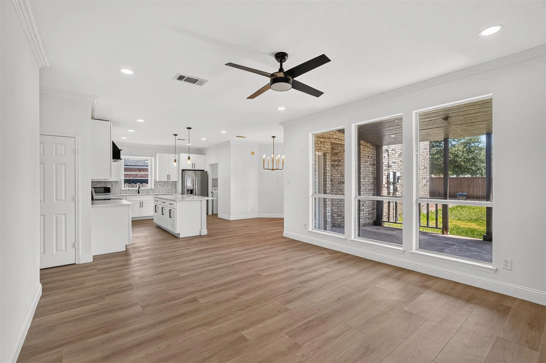 Single Family Residence For Sale in Dallas County , 3402 Seabreeze Drive, Rowlett, Texas 75088, 4 Bedroom, 2 Bathroom, 2 Garage spaces, 2,862 Sqft, built in 1997, mls#21357849, Real Estate Agent in Rowlett, Homes For Sale in Dallas county, Homes For Sale in Rowlett, Realtor in Rowlett Texas, Real Estate Brokerage Independent Realty Texas, Luminita Cordes Realtor