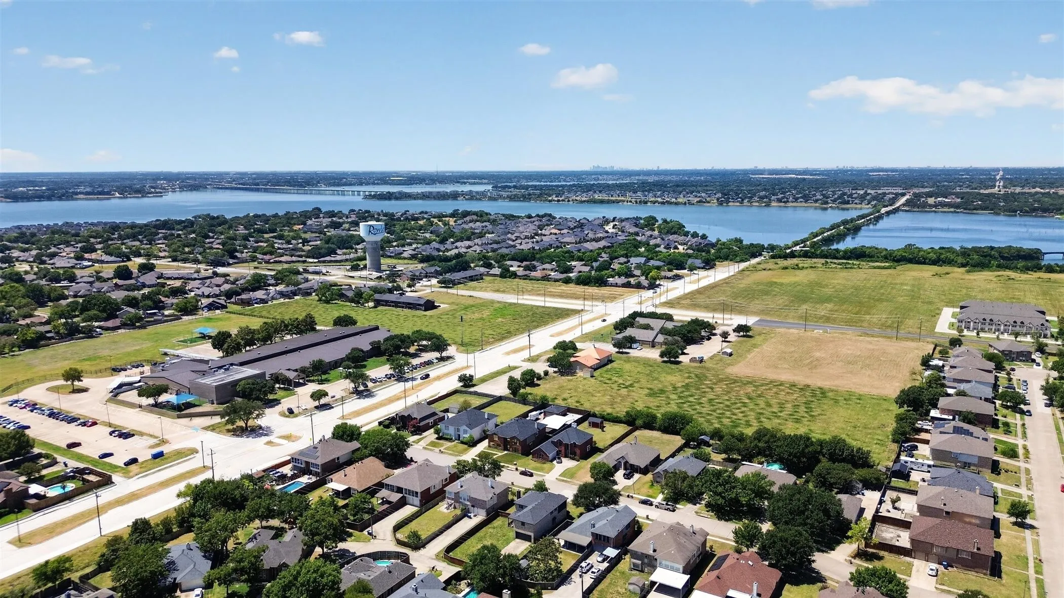 Single Family Residence For Sale in Dallas County , 3402 Seabreeze Drive, Rowlett, Texas 75088, 4 Bedroom, 2 Bathroom, 2 Garage spaces, 2,862 Sqft, built in 1997, mls#21357849, Real Estate Agent in Rowlett, Homes For Sale in Dallas county, Homes For Sale in Rowlett, Realtor in Rowlett Texas, Real Estate Brokerage Independent Realty Texas, Luminita Cordes Realtor