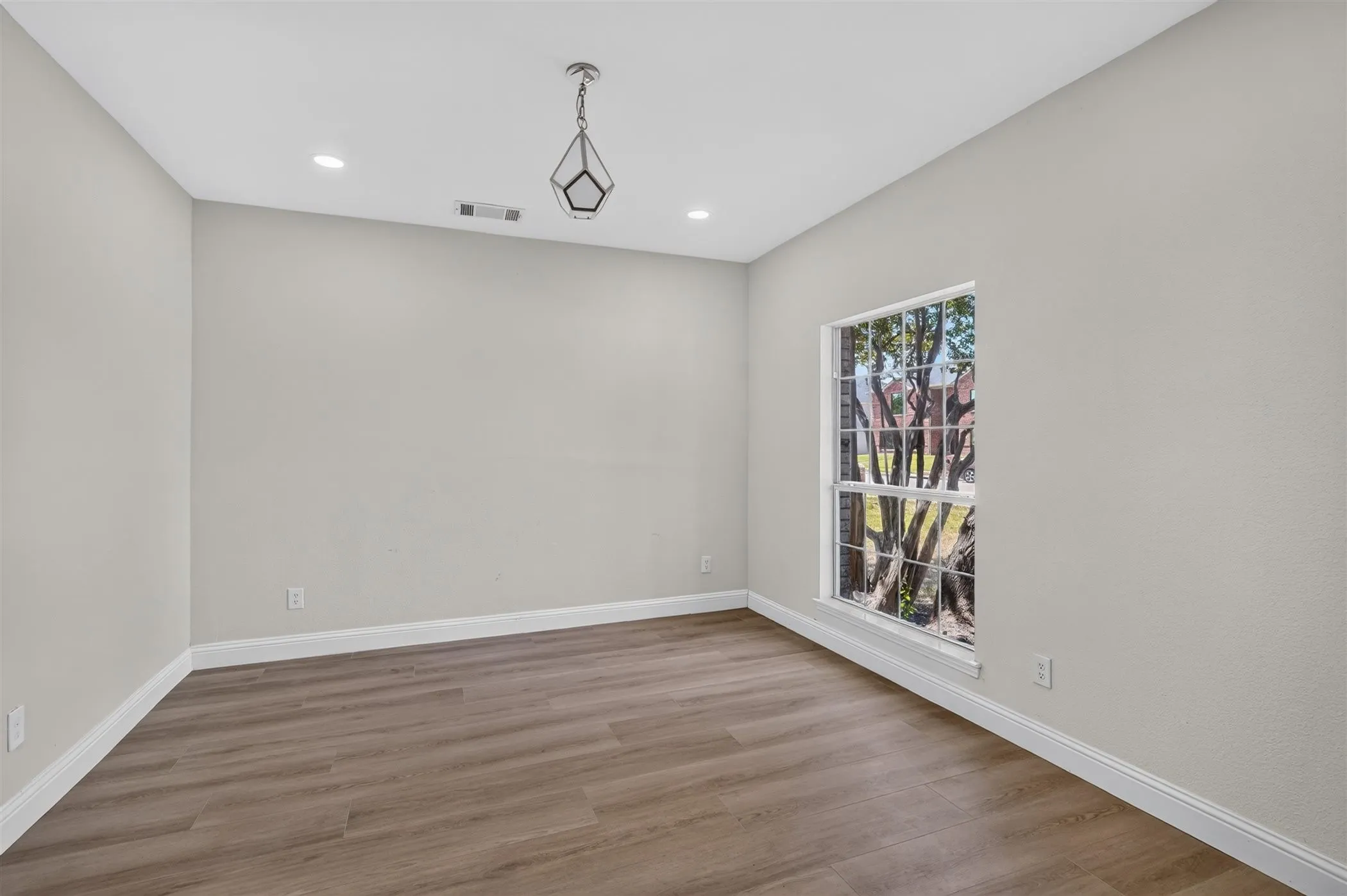 Single Family Residence For Sale in Dallas County , 3402 Seabreeze Drive, Rowlett, Texas 75088, 4 Bedroom, 2 Bathroom, 2 Garage spaces, 2,862 Sqft, built in 1997, mls#21357849, Real Estate Agent in Rowlett, Homes For Sale in Dallas county, Homes For Sale in Rowlett, Realtor in Rowlett Texas, Real Estate Brokerage Independent Realty Texas, Luminita Cordes Realtor