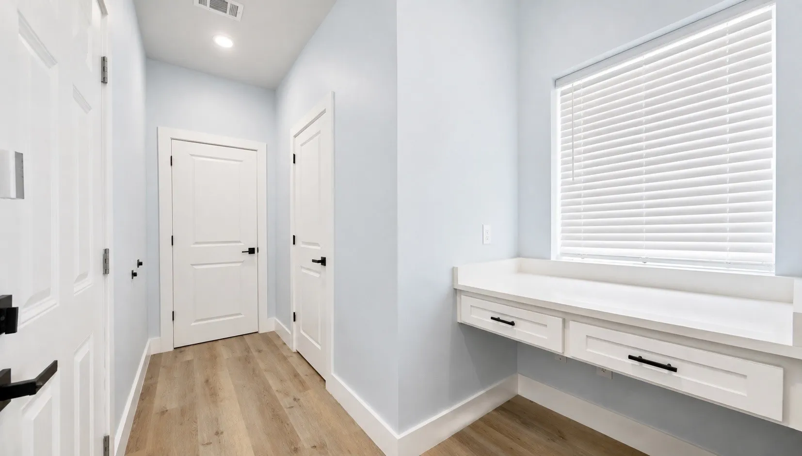 Duplex For Rent in Tarrant County , 1115 E Oleander Street, Fort Worth, Texas 76104, 3 Bedroom, 4 Bathroom, 2 Garage spaces, 1,981 Sqft, built in 2025, mls#21360374, Real Estate Agent in Fort Worth, Homes For Rent in Tarrant county, Homes For Rent in Fort Worth, Realtor in Fort Worth Texas, Real Estate Brokerage Independent Realty Texas, Luminita Cordes Realtor
