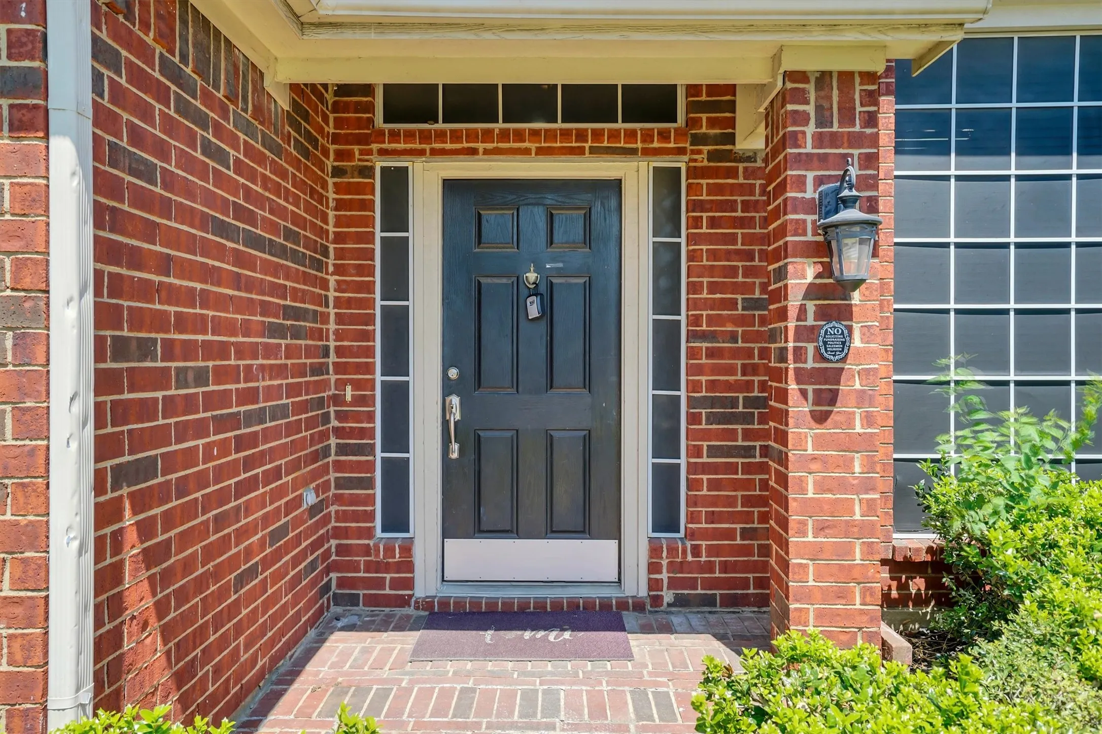 Single Family Residence For Sale in Tarrant County , 117 Fort Edward Drive, Arlington, Texas 76002, 5 Bedroom, 2 Bathroom, 2 Garage spaces, 2,284 Sqft, built in 2001, mls#21361436, Real Estate Agent in Arlington, Homes For Sale in Tarrant county, Homes For Sale in Arlington, Realtor in Arlington Texas, Real Estate Brokerage Independent Realty Texas, Luminita Cordes Realtor