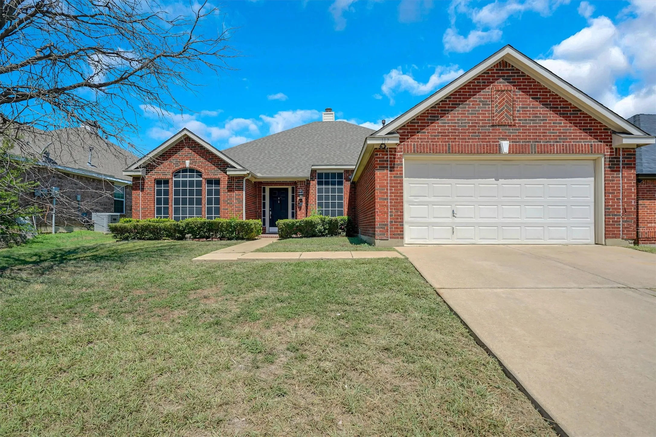 Single Family Residence For Sale in Tarrant County , 117 Fort Edward Drive, Arlington, Texas 76002, 5 Bedroom, 2 Bathroom, 2 Garage spaces, 2,284 Sqft, built in 2001, mls#21361436, Real Estate Agent in Arlington, Homes For Sale in Tarrant county, Homes For Sale in Arlington, Realtor in Arlington Texas, Real Estate Brokerage Independent Realty Texas, Luminita Cordes Realtor