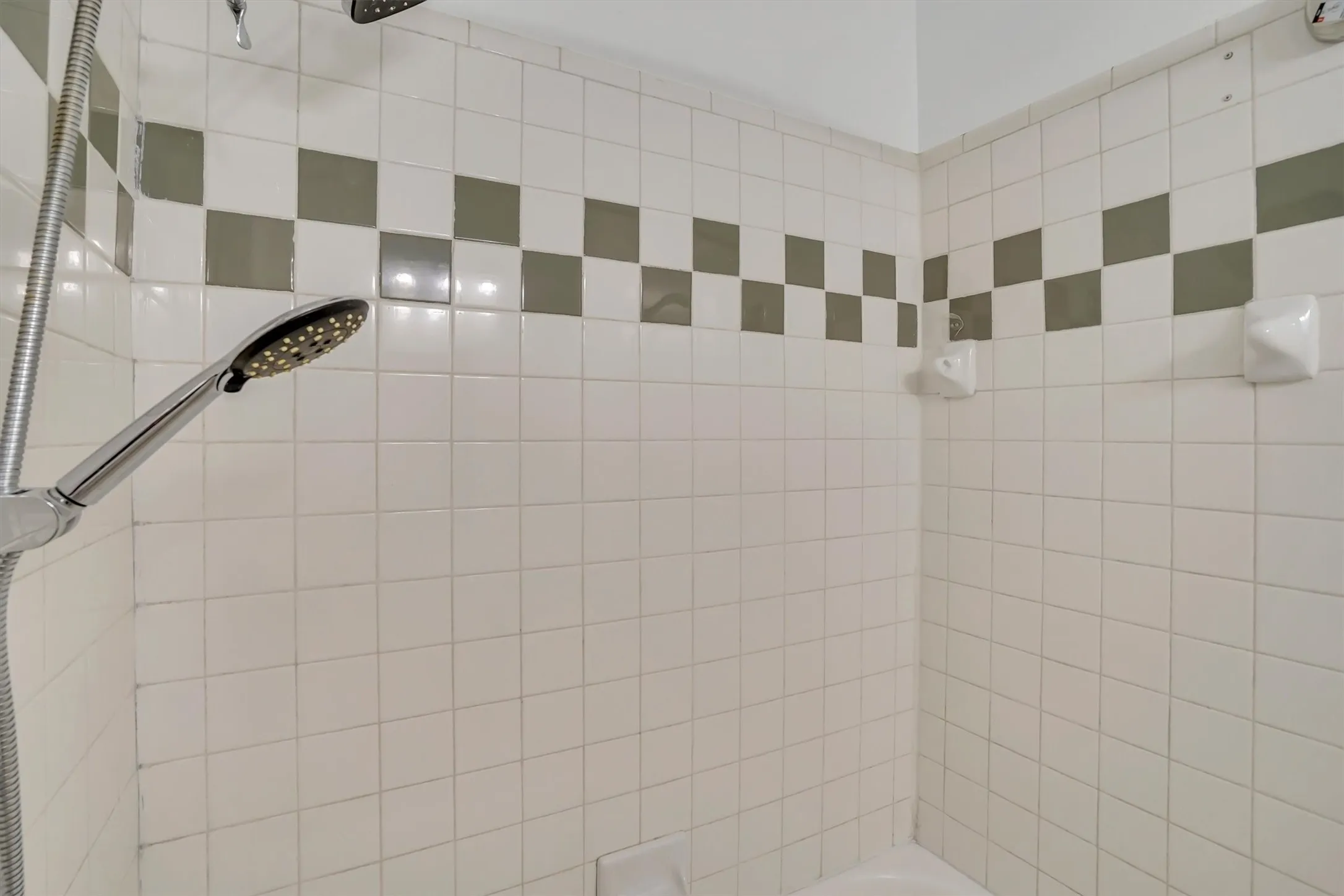 Single Family Residence For Sale in Tarrant County , 117 Fort Edward Drive, Arlington, Texas 76002, 5 Bedroom, 2 Bathroom, 2 Garage spaces, 2,284 Sqft, built in 2001, mls#21361436, Real Estate Agent in Arlington, Homes For Sale in Tarrant county, Homes For Sale in Arlington, Realtor in Arlington Texas, Real Estate Brokerage Independent Realty Texas, Luminita Cordes Realtor