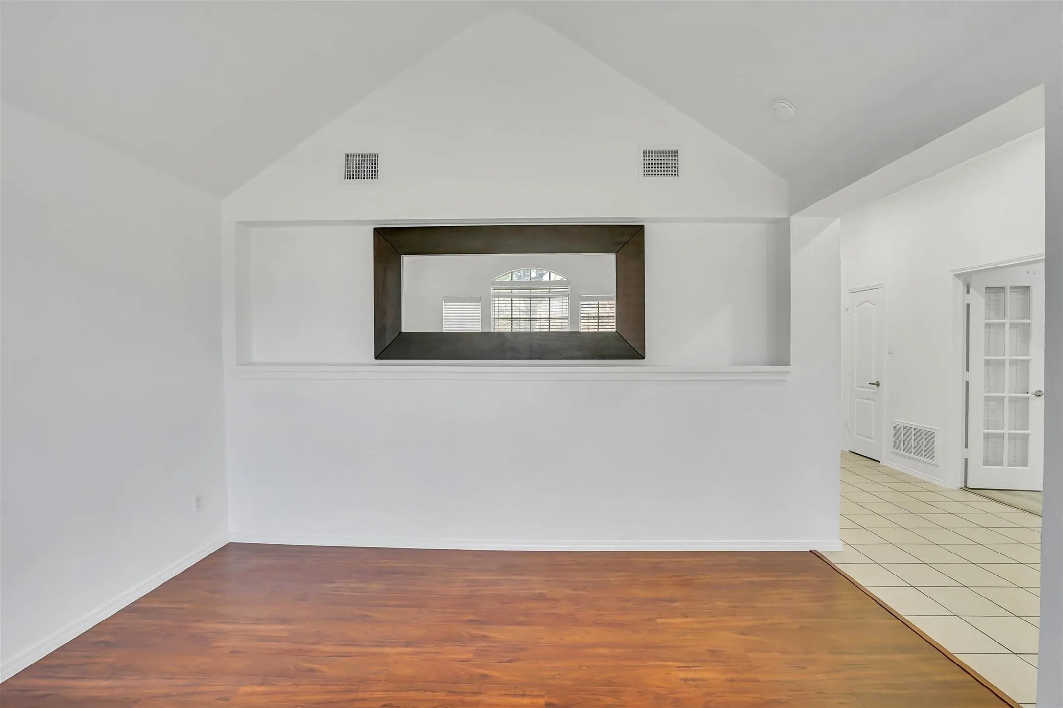 Single Family Residence For Sale in Tarrant County , 117 Fort Edward Drive, Arlington, Texas 76002, 5 Bedroom, 2 Bathroom, 2 Garage spaces, 2,284 Sqft, built in 2001, mls#21361436, Real Estate Agent in Arlington, Homes For Sale in Tarrant county, Homes For Sale in Arlington, Realtor in Arlington Texas, Real Estate Brokerage Independent Realty Texas, Luminita Cordes Realtor