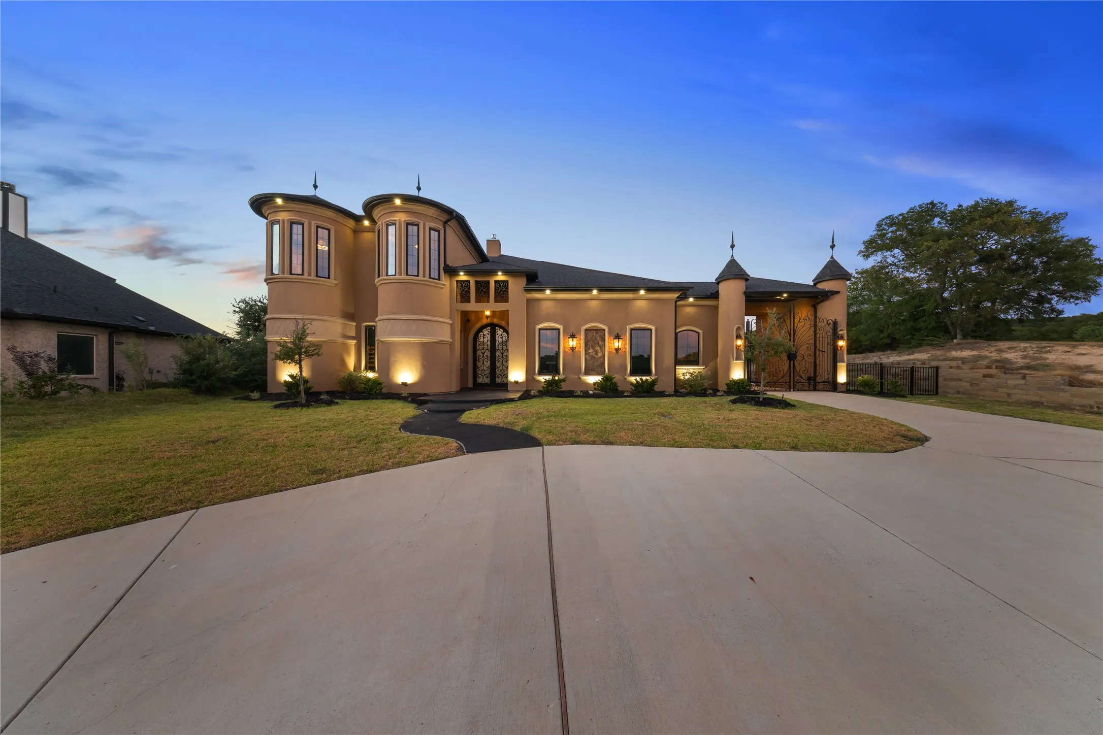 Single Family Residence For Sale in Dallas County , 2621 Whispering Oaks Cove, Cedar Hill, Texas 75104, 5 Bedroom, 6 Bathroom, 4 Garage spaces, 6,163 Sqft, built in 2024, mls#21361395, Real Estate Agent in Cedar Hill, Homes For Sale in Dallas county, Homes For Sale in Cedar Hill, Realtor in Cedar Hill Texas, Real Estate Brokerage Independent Realty Texas, Luminita Cordes Realtor
