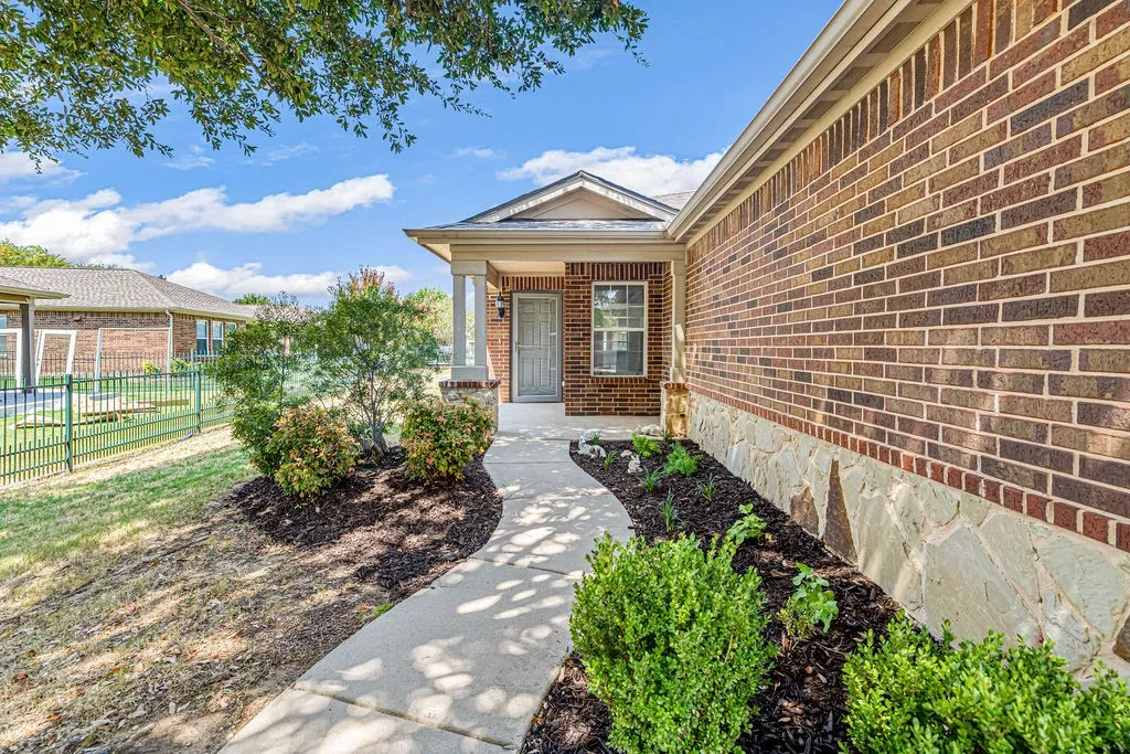 Single Family Residence For Sale in Denton County , 7737 Longaberger Drive, Frisco, Texas 75036, 2 Bedroom, 2 Bathroom, 2 Garage spaces, 1,533 Sqft, built in 2008, mls#21360662, Real Estate Agent in Frisco, Homes For Sale in Denton county, Homes For Sale in Frisco, Realtor in Frisco Texas, Real Estate Brokerage Independent Realty Texas, Luminita Cordes Realtor