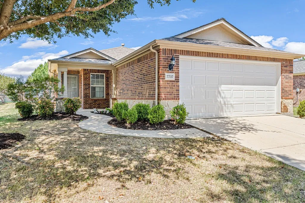 Single Family Residence For Sale in Denton County , 7737 Longaberger Drive, Frisco, Texas 75036, 2 Bedroom, 2 Bathroom, 2 Garage spaces, 1,533 Sqft, built in 2008, mls#21360662, Real Estate Agent in Frisco, Homes For Sale in Denton county, Homes For Sale in Frisco, Realtor in Frisco Texas, Real Estate Brokerage Independent Realty Texas, Luminita Cordes Realtor