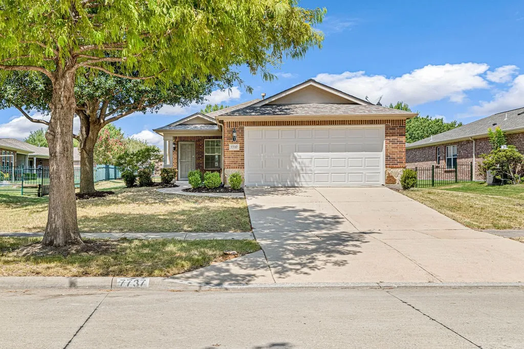 Single Family Residence For Sale in Denton County , 7737 Longaberger Drive, Frisco, Texas 75036, 2 Bedroom, 2 Bathroom, 2 Garage spaces, 1,533 Sqft, built in 2008, mls#21360662, Real Estate Agent in Frisco, Homes For Sale in Denton county, Homes For Sale in Frisco, Realtor in Frisco Texas, Real Estate Brokerage Independent Realty Texas, Luminita Cordes Realtor