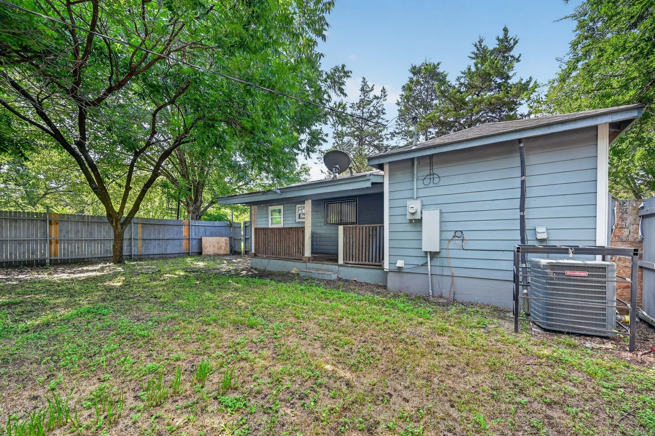 Single Family Residence For Rent in Dallas County , 8323 Lapanto Lane, Dallas, Texas 75227, 3 Bedroom, 2 Bathroom, Garage spaces, 1,013 Sqft, built in 1947, mls#21361449, Real Estate Agent in Dallas, Homes For Rent in Dallas county, Homes For Rent in Dallas, Realtor in Dallas Texas, Real Estate Brokerage Independent Realty Texas, Luminita Cordes Realtor
