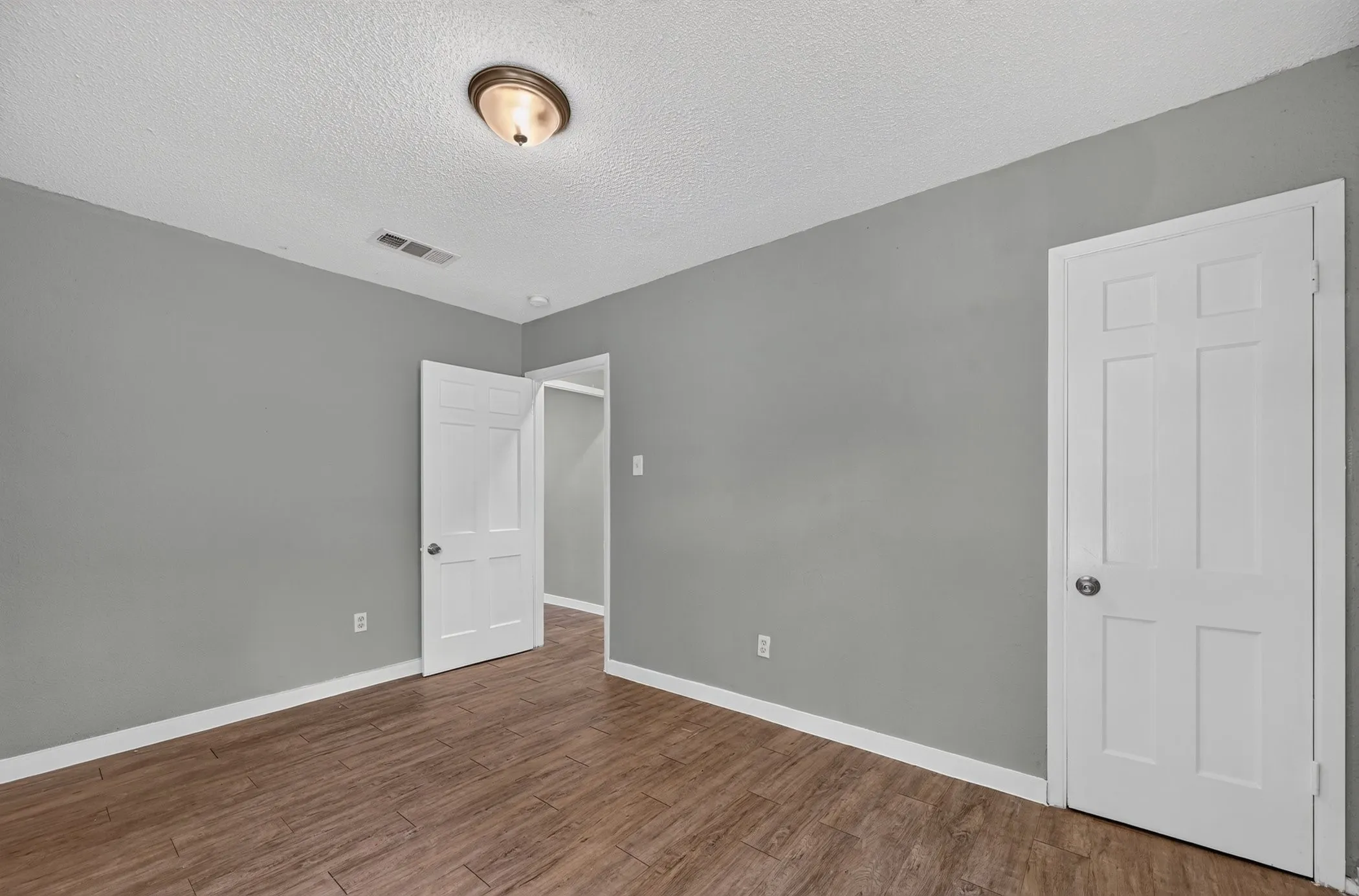 Single Family Residence For Rent in Dallas County , 8323 Lapanto Lane, Dallas, Texas 75227, 3 Bedroom, 2 Bathroom, Garage spaces, 1,013 Sqft, built in 1947, mls#21361449, Real Estate Agent in Dallas, Homes For Rent in Dallas county, Homes For Rent in Dallas, Realtor in Dallas Texas, Real Estate Brokerage Independent Realty Texas, Luminita Cordes Realtor