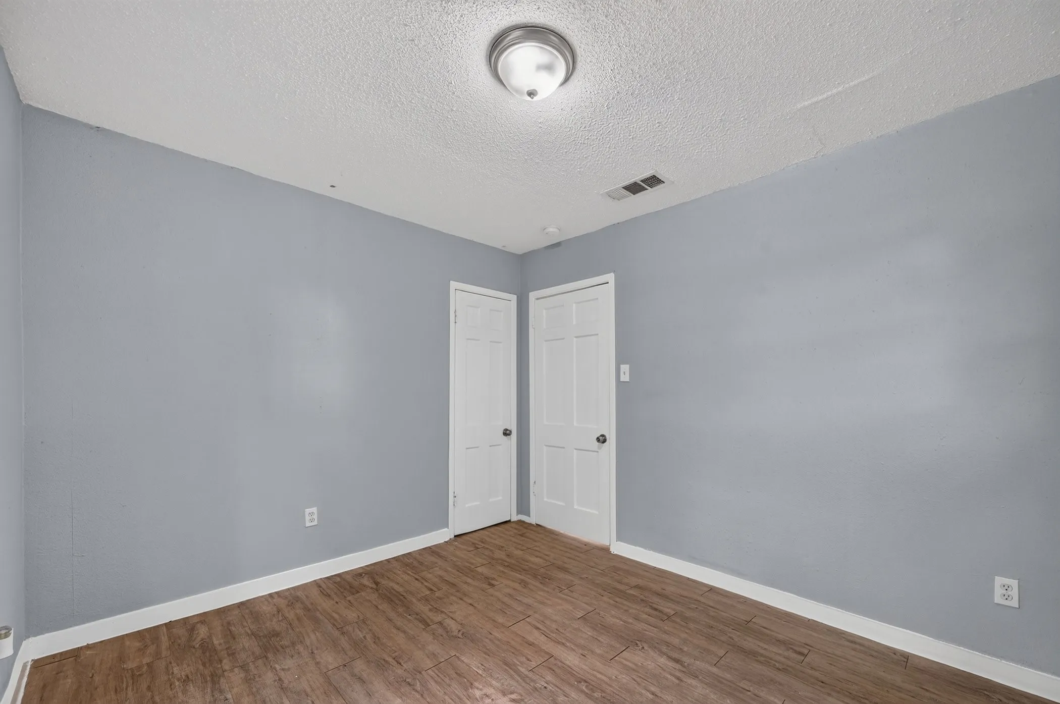 Single Family Residence For Rent in Dallas County , 8323 Lapanto Lane, Dallas, Texas 75227, 3 Bedroom, 2 Bathroom, Garage spaces, 1,013 Sqft, built in 1947, mls#21361449, Real Estate Agent in Dallas, Homes For Rent in Dallas county, Homes For Rent in Dallas, Realtor in Dallas Texas, Real Estate Brokerage Independent Realty Texas, Luminita Cordes Realtor