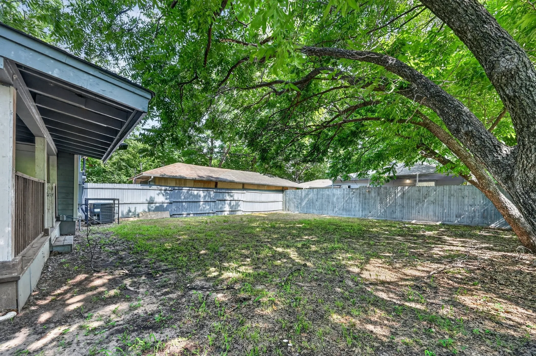 Single Family Residence For Rent in Dallas County , 8323 Lapanto Lane, Dallas, Texas 75227, 3 Bedroom, 2 Bathroom, Garage spaces, 1,013 Sqft, built in 1947, mls#21361449, Real Estate Agent in Dallas, Homes For Rent in Dallas county, Homes For Rent in Dallas, Realtor in Dallas Texas, Real Estate Brokerage Independent Realty Texas, Luminita Cordes Realtor
