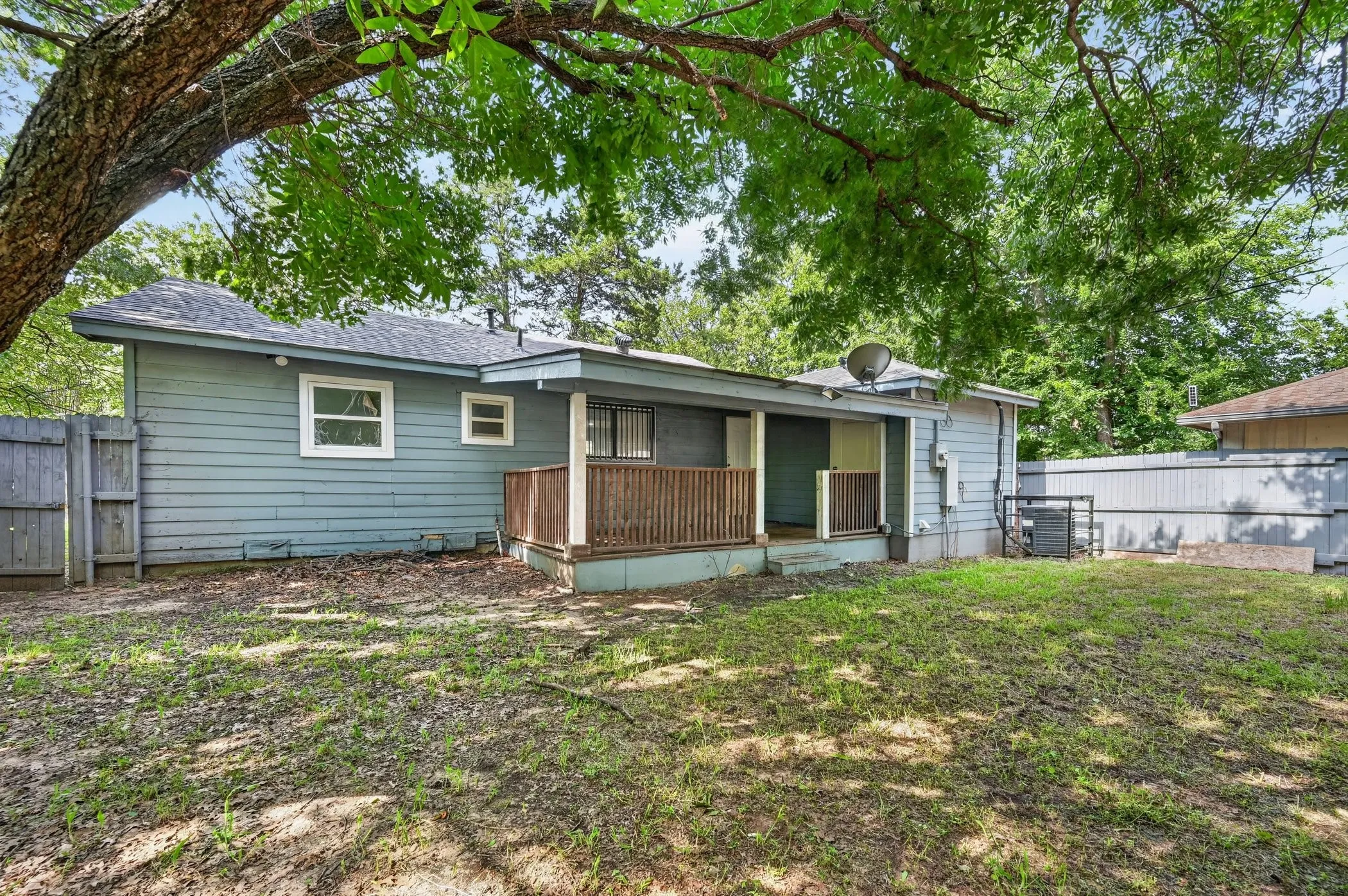 Single Family Residence For Rent in Dallas County , 8323 Lapanto Lane, Dallas, Texas 75227, 3 Bedroom, 2 Bathroom, Garage spaces, 1,013 Sqft, built in 1947, mls#21361449, Real Estate Agent in Dallas, Homes For Rent in Dallas county, Homes For Rent in Dallas, Realtor in Dallas Texas, Real Estate Brokerage Independent Realty Texas, Luminita Cordes Realtor
