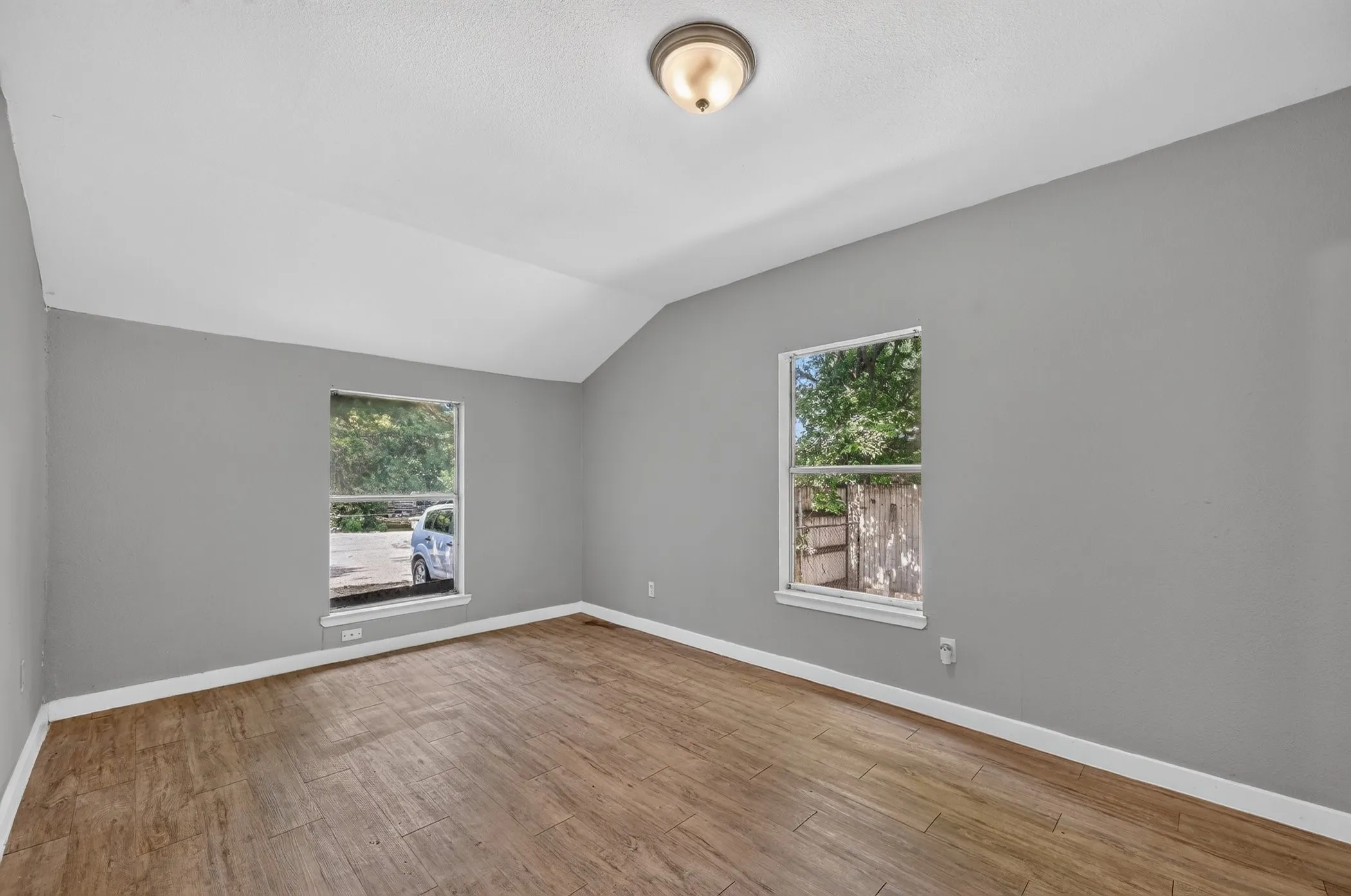 Single Family Residence For Rent in Dallas County , 8323 Lapanto Lane, Dallas, Texas 75227, 3 Bedroom, 2 Bathroom, Garage spaces, 1,013 Sqft, built in 1947, mls#21361449, Real Estate Agent in Dallas, Homes For Rent in Dallas county, Homes For Rent in Dallas, Realtor in Dallas Texas, Real Estate Brokerage Independent Realty Texas, Luminita Cordes Realtor