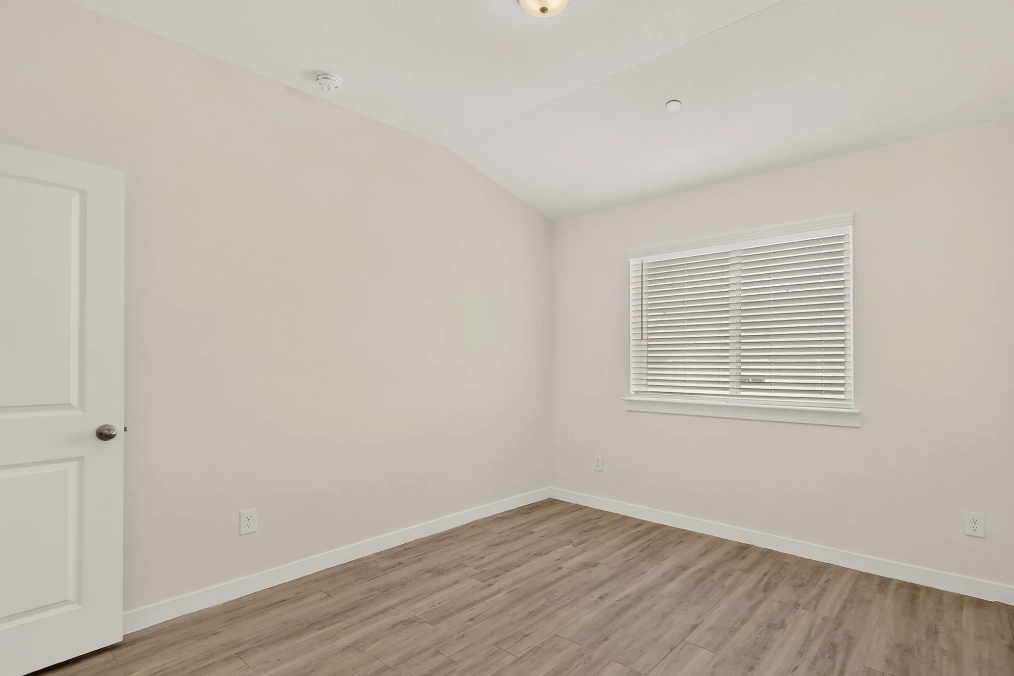 Townhouse For Rent in Collin County , 1300 Pebblebrook Drive, Mc Kinney, Texas 75071, 4 Bedroom, 3 Bathroom, 2 Garage spaces, 1,900 Sqft, built in 2021, mls#21360828, Real Estate Agent in Mc Kinney, Homes For Rent in Collin county, Homes For Rent in Mc Kinney, Realtor in Mc Kinney Texas, Real Estate Brokerage Independent Realty Texas, Luminita Cordes Realtor