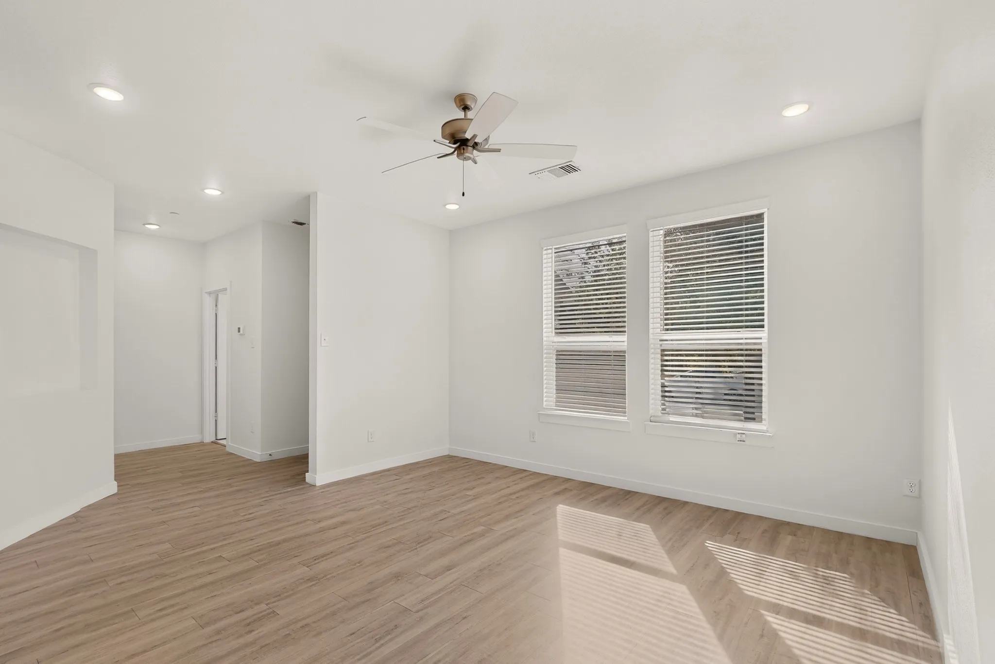 Townhouse For Rent in Collin County , 1300 Pebblebrook Drive, Mc Kinney, Texas 75071, 4 Bedroom, 3 Bathroom, 2 Garage spaces, 1,900 Sqft, built in 2021, mls#21360828, Real Estate Agent in Mc Kinney, Homes For Rent in Collin county, Homes For Rent in Mc Kinney, Realtor in Mc Kinney Texas, Real Estate Brokerage Independent Realty Texas, Luminita Cordes Realtor