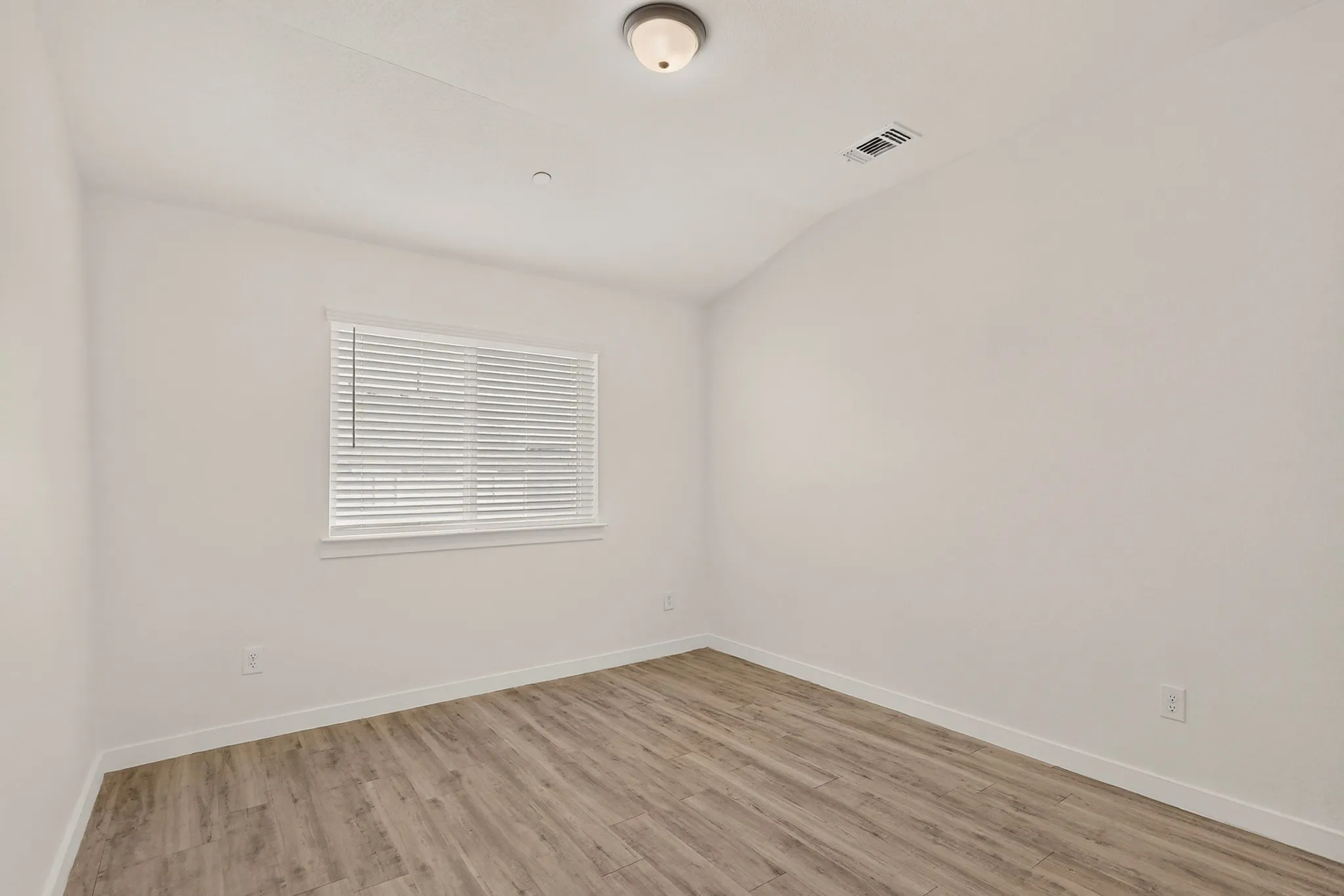 Townhouse For Rent in Collin County , 1300 Pebblebrook Drive, Mc Kinney, Texas 75071, 4 Bedroom, 3 Bathroom, 2 Garage spaces, 1,900 Sqft, built in 2021, mls#21360828, Real Estate Agent in Mc Kinney, Homes For Rent in Collin county, Homes For Rent in Mc Kinney, Realtor in Mc Kinney Texas, Real Estate Brokerage Independent Realty Texas, Luminita Cordes Realtor