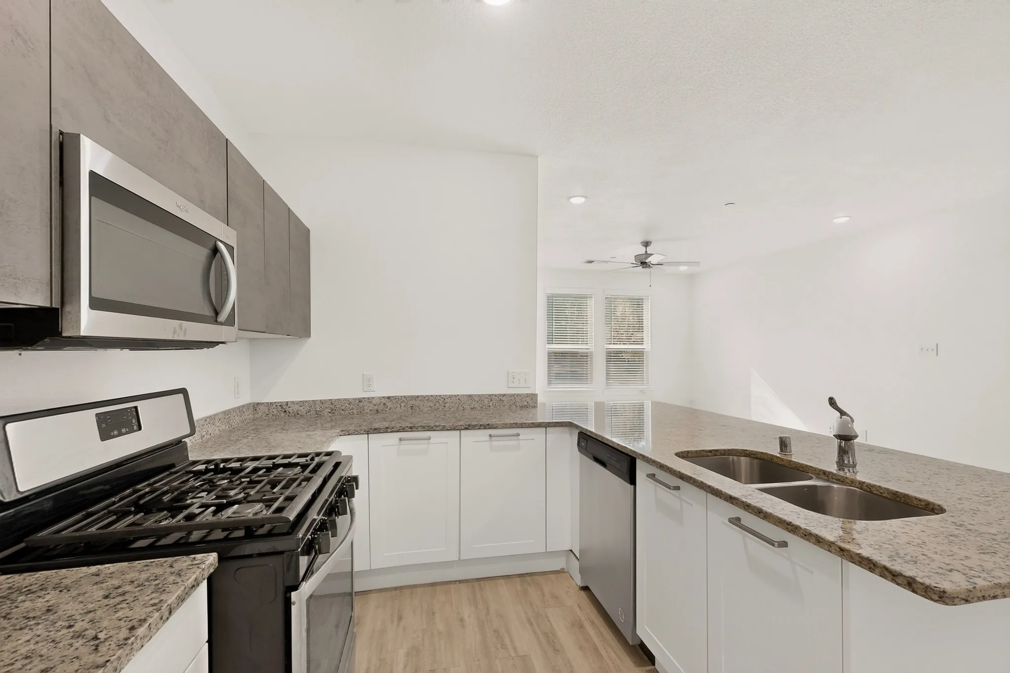 Townhouse For Rent in Collin County , 1300 Pebblebrook Drive, Mc Kinney, Texas 75071, 4 Bedroom, 3 Bathroom, 2 Garage spaces, 1,900 Sqft, built in 2021, mls#21360828, Real Estate Agent in Mc Kinney, Homes For Rent in Collin county, Homes For Rent in Mc Kinney, Realtor in Mc Kinney Texas, Real Estate Brokerage Independent Realty Texas, Luminita Cordes Realtor