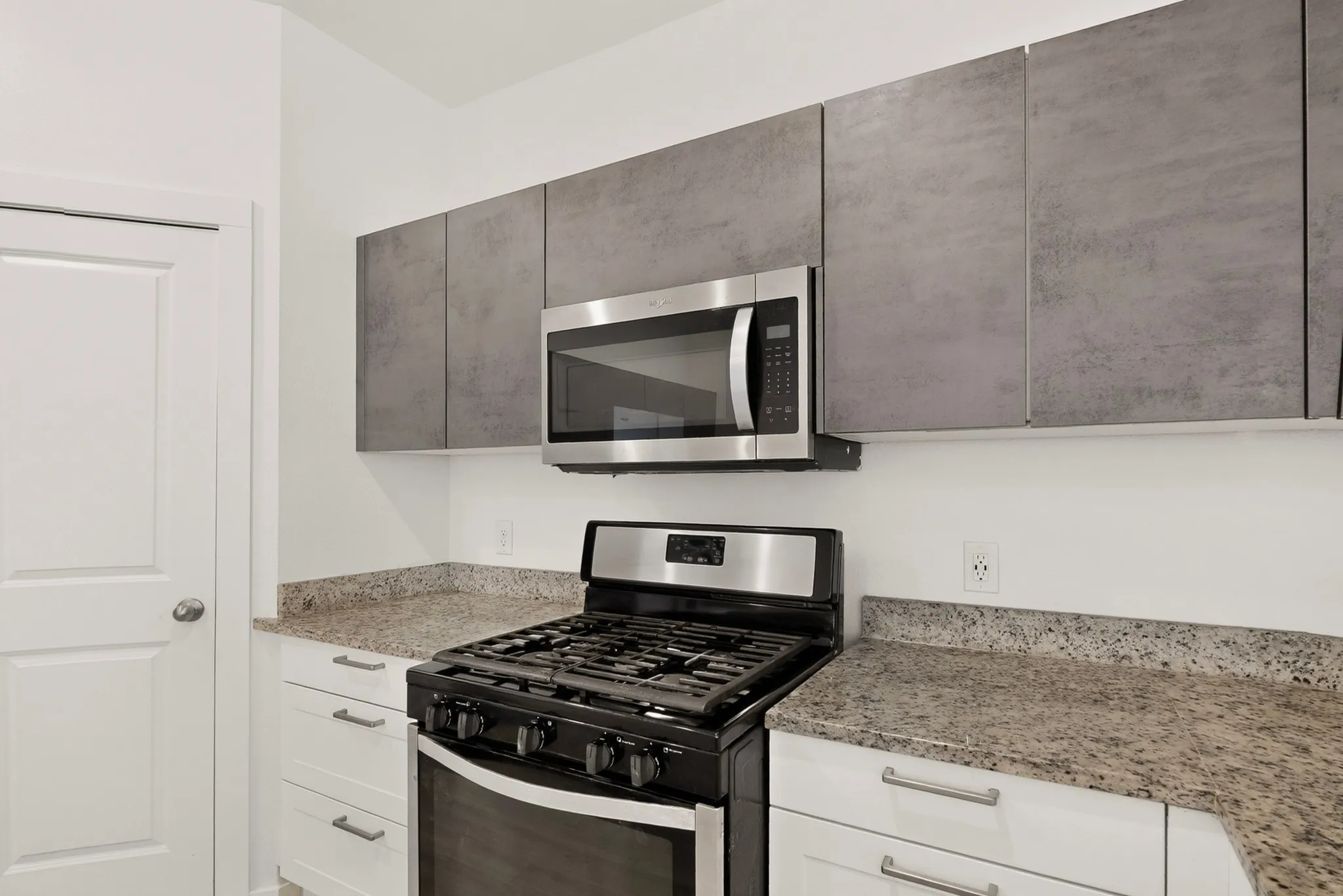 Townhouse For Rent in Collin County , 1300 Pebblebrook Drive, Mc Kinney, Texas 75071, 4 Bedroom, 3 Bathroom, 2 Garage spaces, 1,900 Sqft, built in 2021, mls#21360828, Real Estate Agent in Mc Kinney, Homes For Rent in Collin county, Homes For Rent in Mc Kinney, Realtor in Mc Kinney Texas, Real Estate Brokerage Independent Realty Texas, Luminita Cordes Realtor