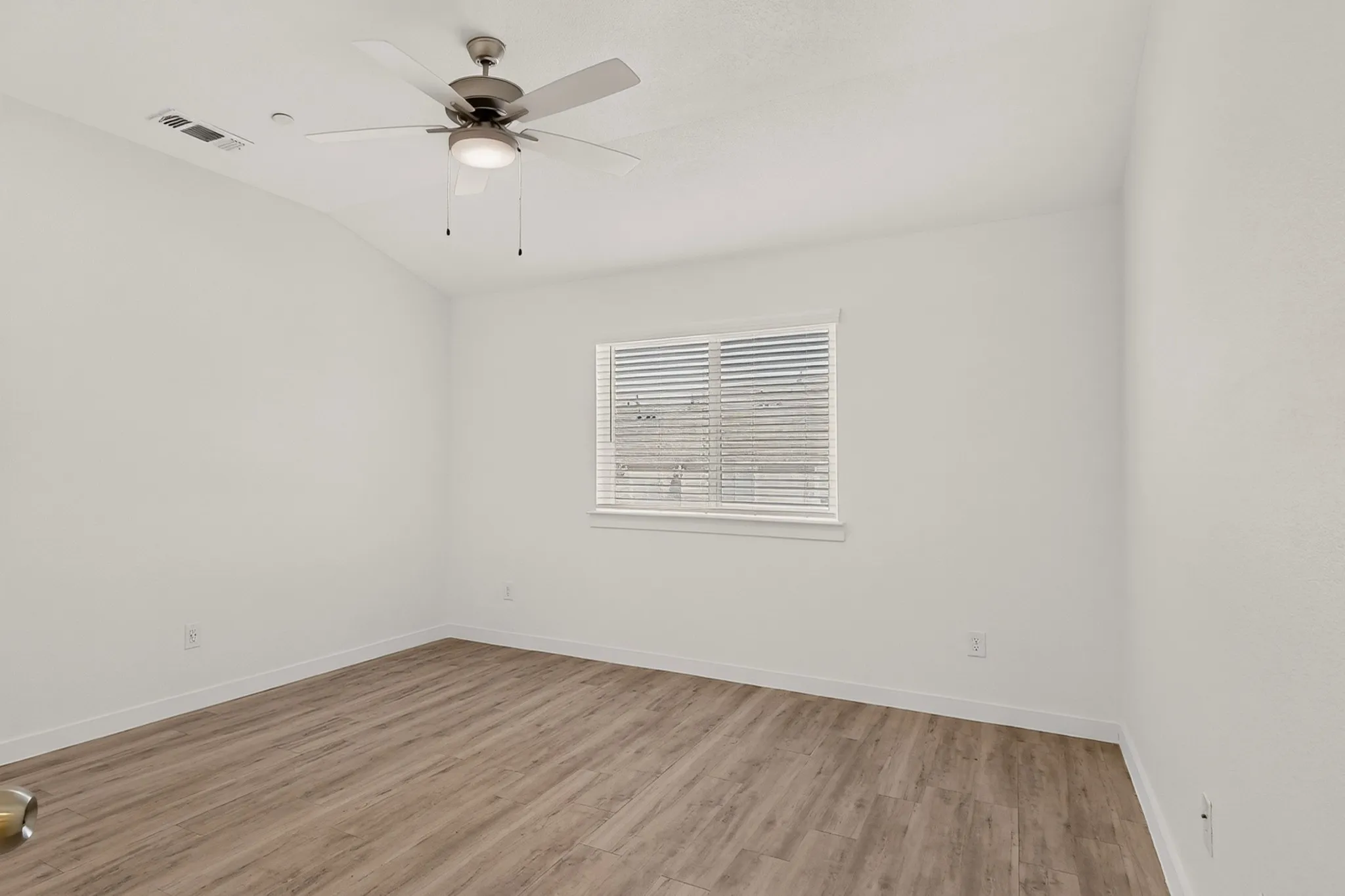 Townhouse For Rent in Collin County , 1300 Pebblebrook Drive, Mc Kinney, Texas 75071, 4 Bedroom, 3 Bathroom, 2 Garage spaces, 1,900 Sqft, built in 2021, mls#21360828, Real Estate Agent in Mc Kinney, Homes For Rent in Collin county, Homes For Rent in Mc Kinney, Realtor in Mc Kinney Texas, Real Estate Brokerage Independent Realty Texas, Luminita Cordes Realtor