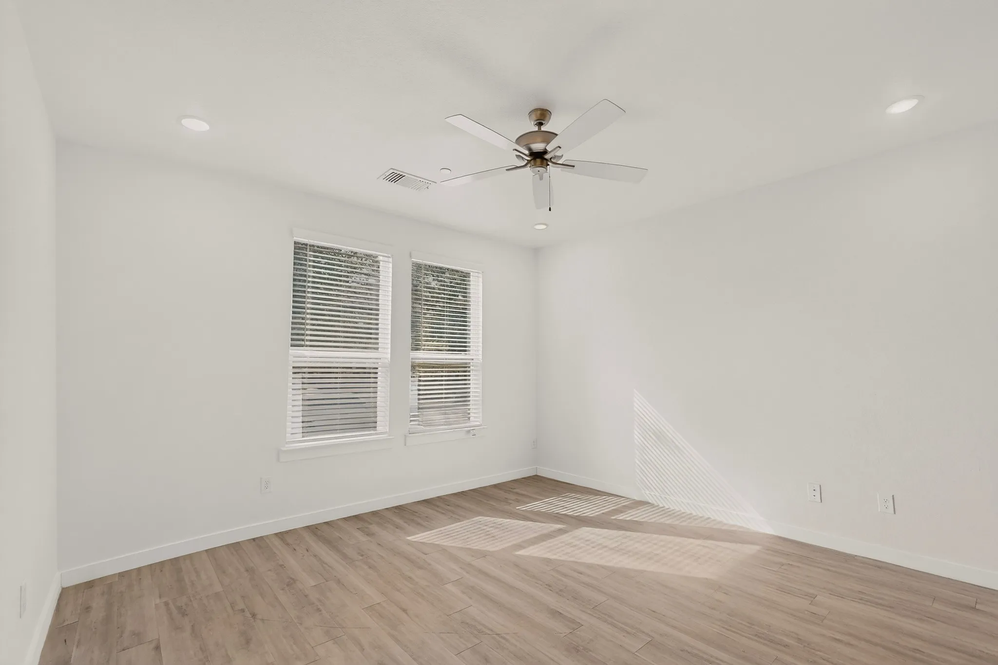 Townhouse For Rent in Collin County , 1300 Pebblebrook Drive, Mc Kinney, Texas 75071, 4 Bedroom, 3 Bathroom, 2 Garage spaces, 1,900 Sqft, built in 2021, mls#21360828, Real Estate Agent in Mc Kinney, Homes For Rent in Collin county, Homes For Rent in Mc Kinney, Realtor in Mc Kinney Texas, Real Estate Brokerage Independent Realty Texas, Luminita Cordes Realtor