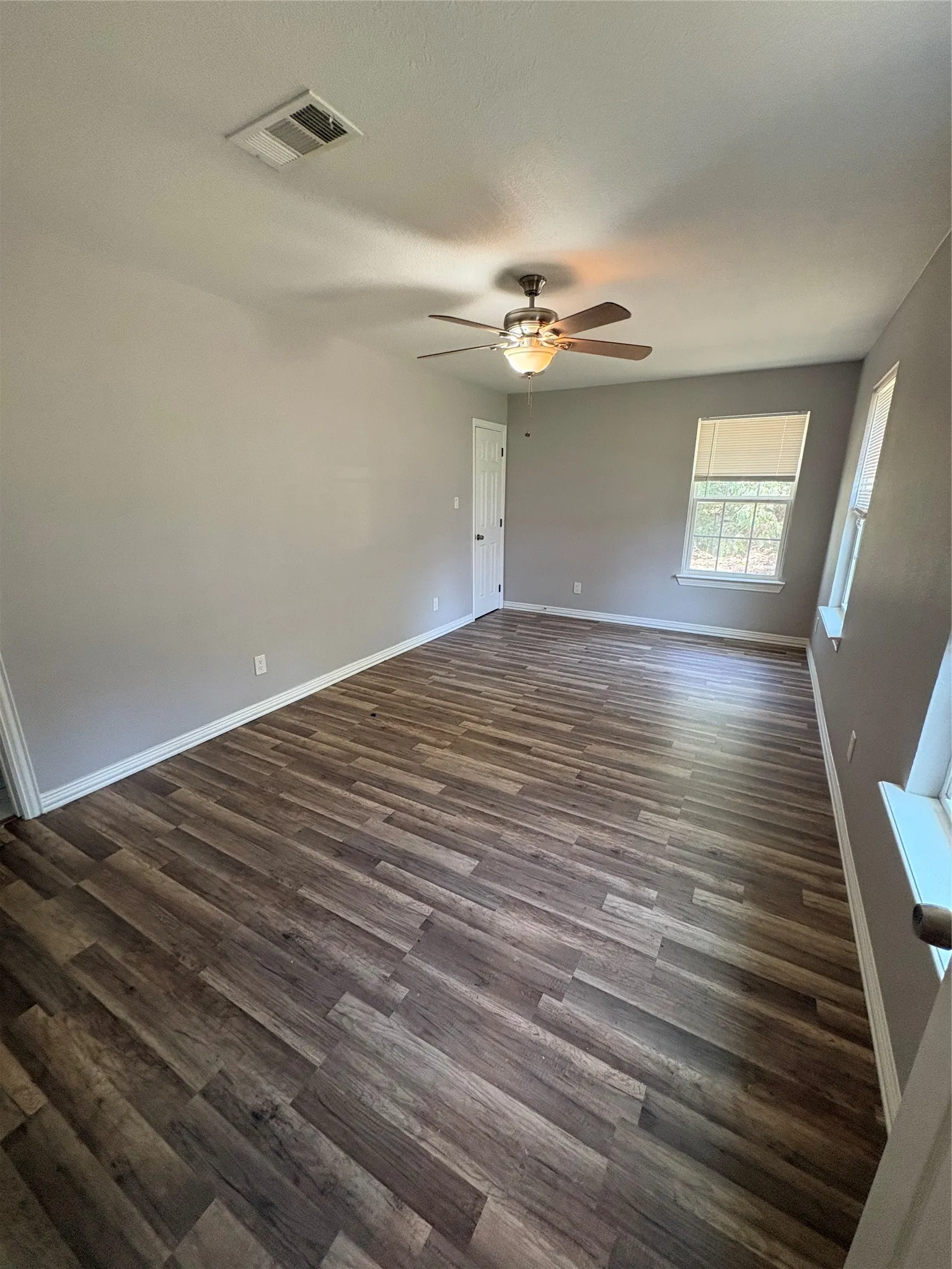 Single Family Residence For Rent in Dallas County , 549 Neomi Avenue, Dallas, Texas 75217, 3 Bedroom, 2 Bathroom, Garage spaces, 1,271 Sqft, built in 2017, mls#21361462, Real Estate Agent in Dallas, Homes For Rent in Dallas county, Homes For Rent in Dallas, Realtor in Dallas Texas, Real Estate Brokerage Independent Realty Texas, Luminita Cordes Realtor
