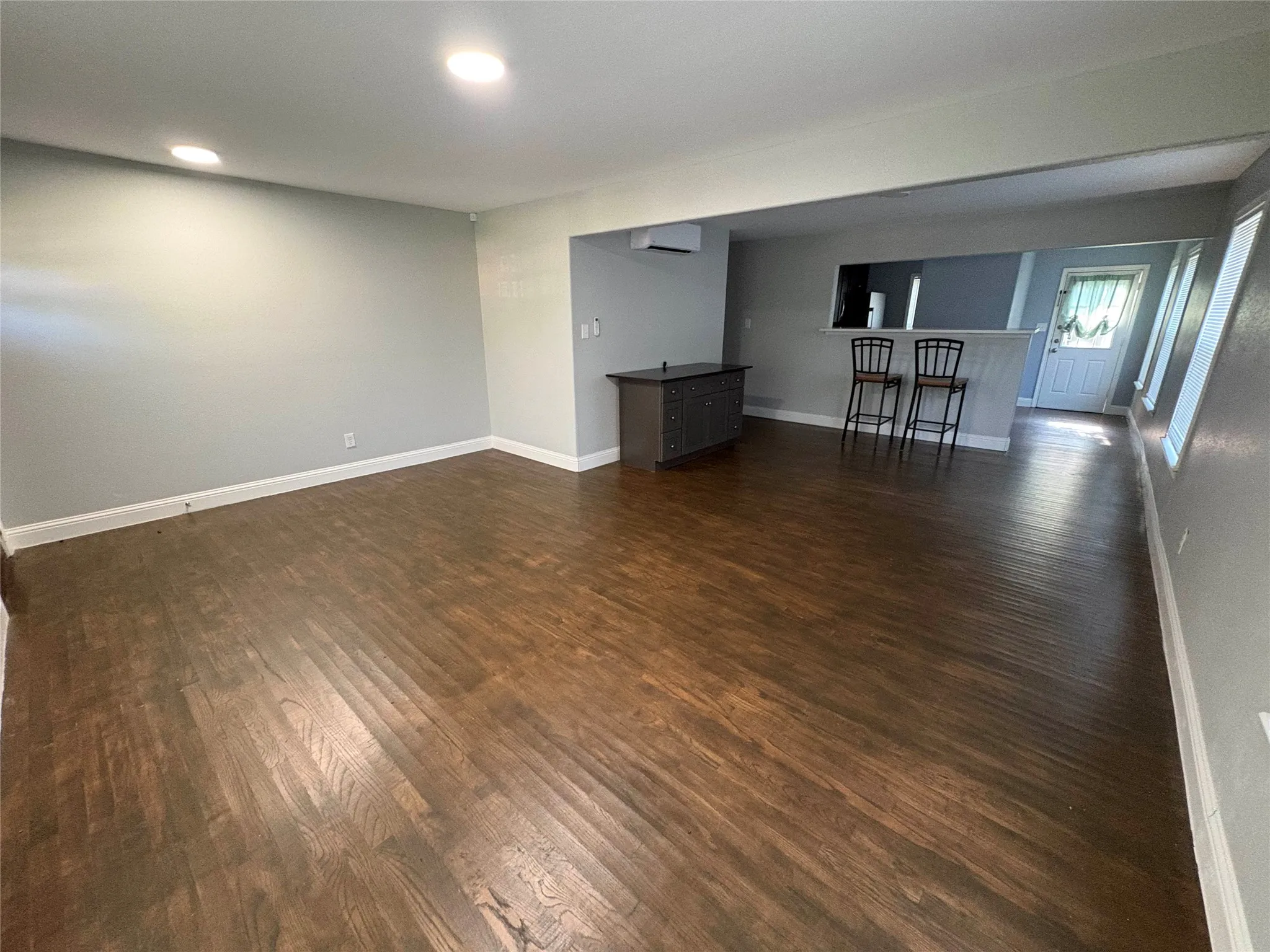 Single Family Residence For Rent in Tarrant County , 408 S 2nd Avenue, Mansfield, Texas 76063, 3 Bedroom, 2 Bathroom, Garage spaces, 1,116 Sqft, built in 1950, mls#21361463, Real Estate Agent in Mansfield, Homes For Rent in Tarrant county, Homes For Rent in Mansfield, Realtor in Mansfield Texas, Real Estate Brokerage Independent Realty Texas, Luminita Cordes Realtor