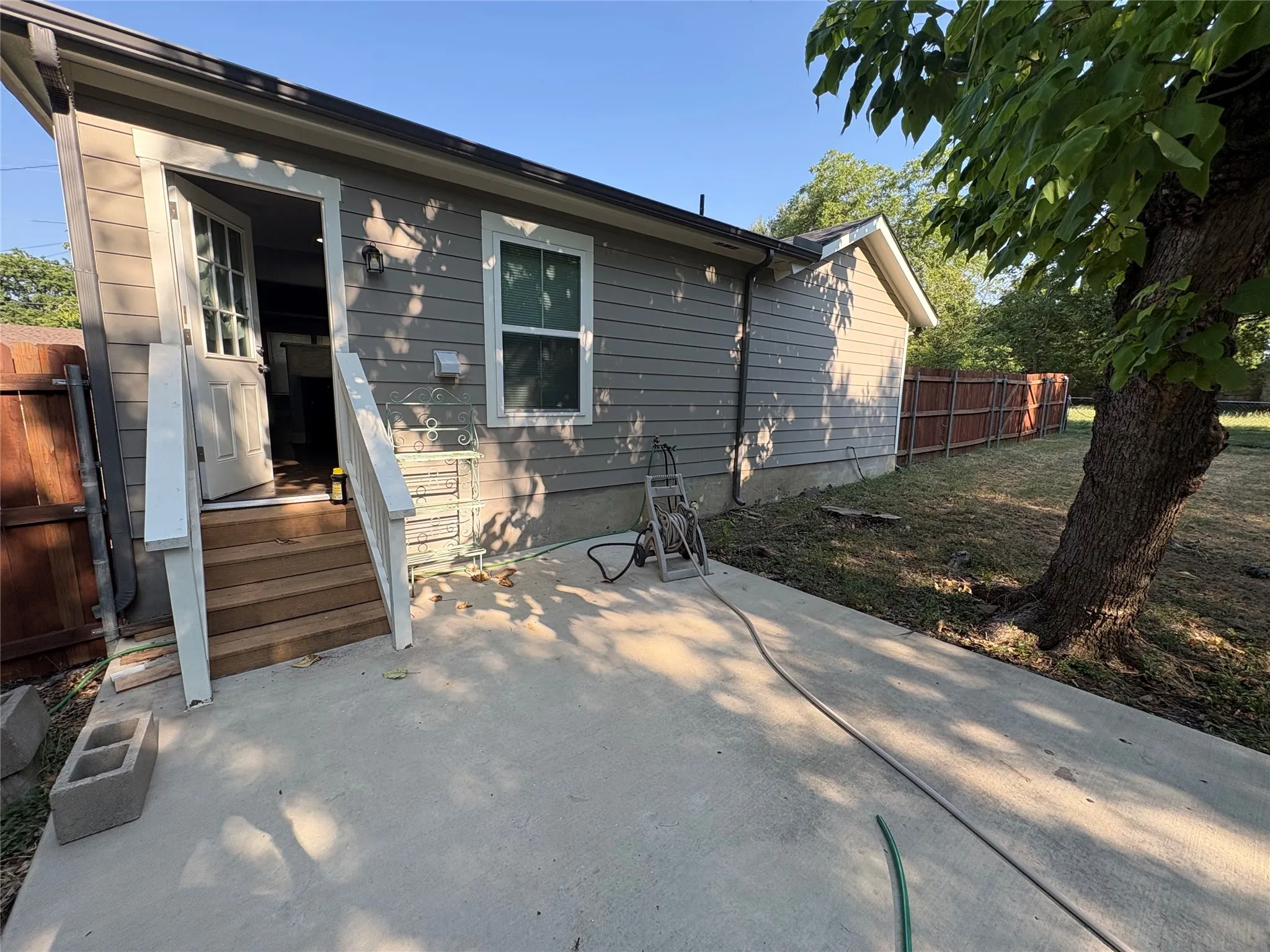 Single Family Residence For Rent in Tarrant County , 408 S 2nd Avenue, Mansfield, Texas 76063, 3 Bedroom, 2 Bathroom, Garage spaces, 1,116 Sqft, built in 1950, mls#21361463, Real Estate Agent in Mansfield, Homes For Rent in Tarrant county, Homes For Rent in Mansfield, Realtor in Mansfield Texas, Real Estate Brokerage Independent Realty Texas, Luminita Cordes Realtor