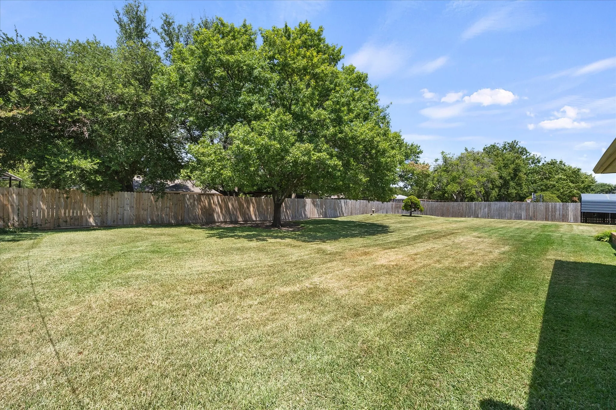 Single Family Residence For Sale in Dallas County , 4001 Keele Drive, Garland, Texas 75041, 4 Bedroom, 3 Bathroom, 2 Garage spaces, 2,767 Sqft, built in 1973, mls#21354749, Real Estate Agent in Garland, Homes For Sale in Dallas county, Homes For Sale in Garland, Realtor in Garland Texas, Real Estate Brokerage Independent Realty Texas, Luminita Cordes Realtor