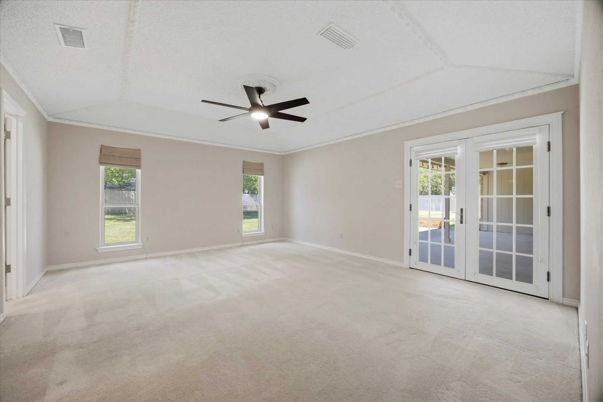Single Family Residence For Sale in Dallas County , 4001 Keele Drive, Garland, Texas 75041, 4 Bedroom, 3 Bathroom, 2 Garage spaces, 2,767 Sqft, built in 1973, mls#21354749, Real Estate Agent in Garland, Homes For Sale in Dallas county, Homes For Sale in Garland, Realtor in Garland Texas, Real Estate Brokerage Independent Realty Texas, Luminita Cordes Realtor