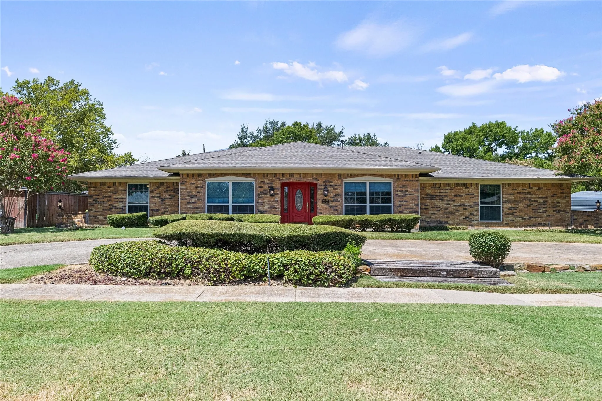 Single Family Residence For Sale in Dallas County , 4001 Keele Drive, Garland, Texas 75041, 4 Bedroom, 3 Bathroom, 2 Garage spaces, 2,767 Sqft, built in 1973, mls#21354749, Real Estate Agent in Garland, Homes For Sale in Dallas county, Homes For Sale in Garland, Realtor in Garland Texas, Real Estate Brokerage Independent Realty Texas, Luminita Cordes Realtor