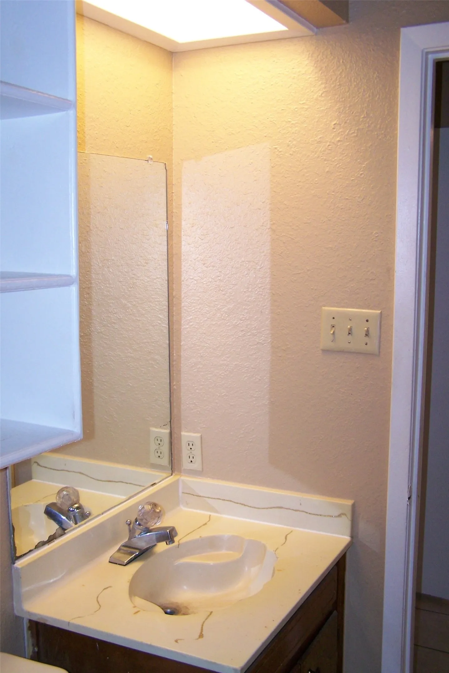 Duplex For Rent in Palo Pinto County , 80 Lori Drive A, Mineral Wells, Texas 76067, 2 Bedroom, 1 Bathroom, Garage spaces, 700 Sqft, built in 1981, mls#21361470, Real Estate Agent in Mineral Wells, Homes For Rent in Palo Pinto county, Homes For Rent in Mineral Wells, Realtor in Mineral Wells Texas, Real Estate Brokerage Independent Realty Texas, Luminita Cordes Realtor