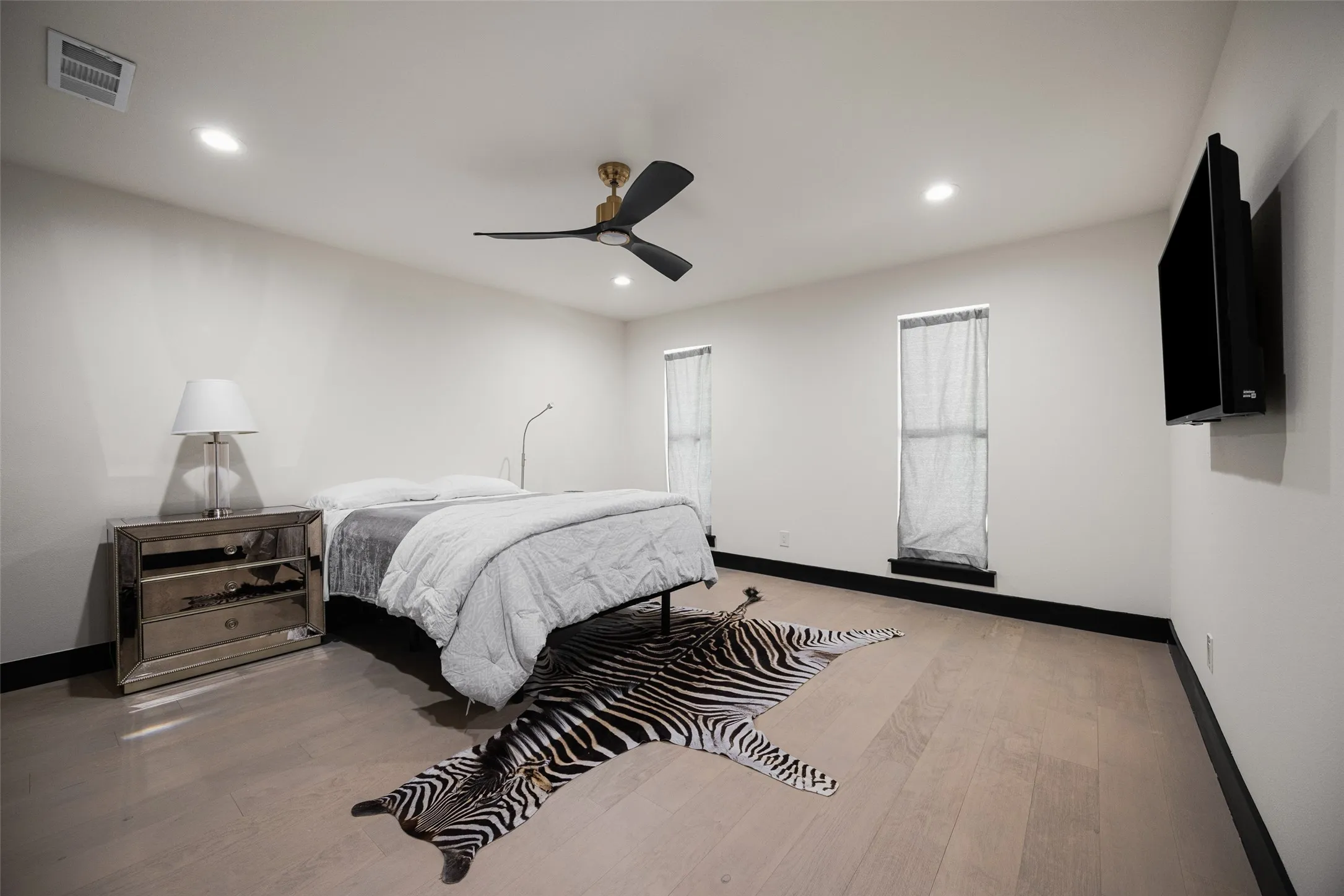 Single Family Residence For Sale in Dallas County , 7336 Lakehurst Avenue, Dallas, Texas 75230, 4 Bedroom, 4 Bathroom, 2 Garage spaces, 3,054 Sqft, built in 1968, mls#21342825, Real Estate Agent in Dallas, Homes For Sale in Dallas county, Homes For Sale in Dallas, Realtor in Dallas Texas, Real Estate Brokerage Independent Realty Texas, Luminita Cordes Realtor
