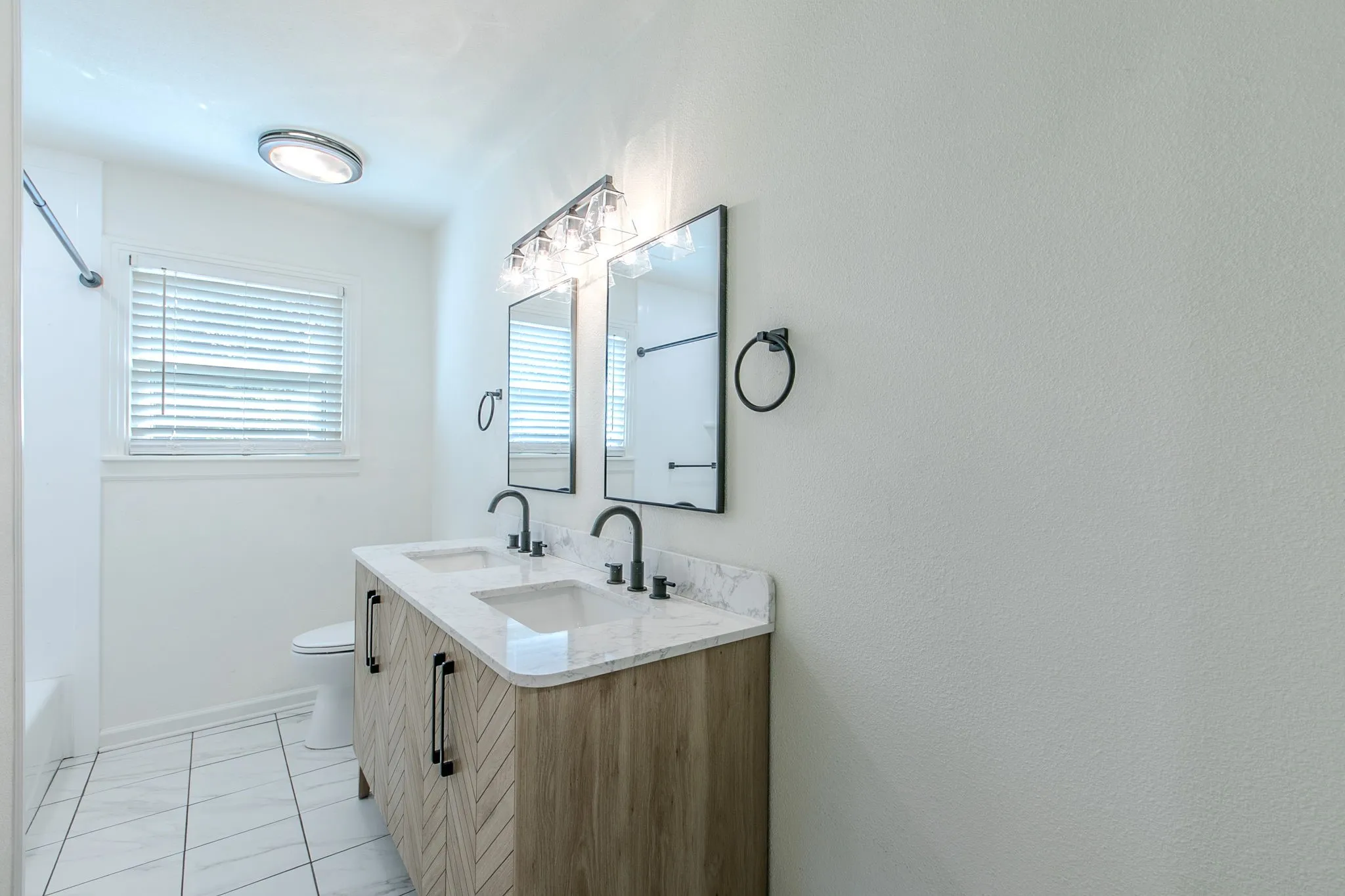 Single Family Residence For Sale in Mc Lennan County , 2200 N 52nd Street, Waco, Texas 76710, 3 Bedroom, 2 Bathroom, 2 Garage spaces, 1,647 Sqft, built in 1955, mls#21361473, Real Estate Agent in Waco, Homes For Sale in Mc Lennan county, Homes For Sale in Waco, Realtor in Waco Texas, Real Estate Brokerage Independent Realty Texas, Luminita Cordes Realtor