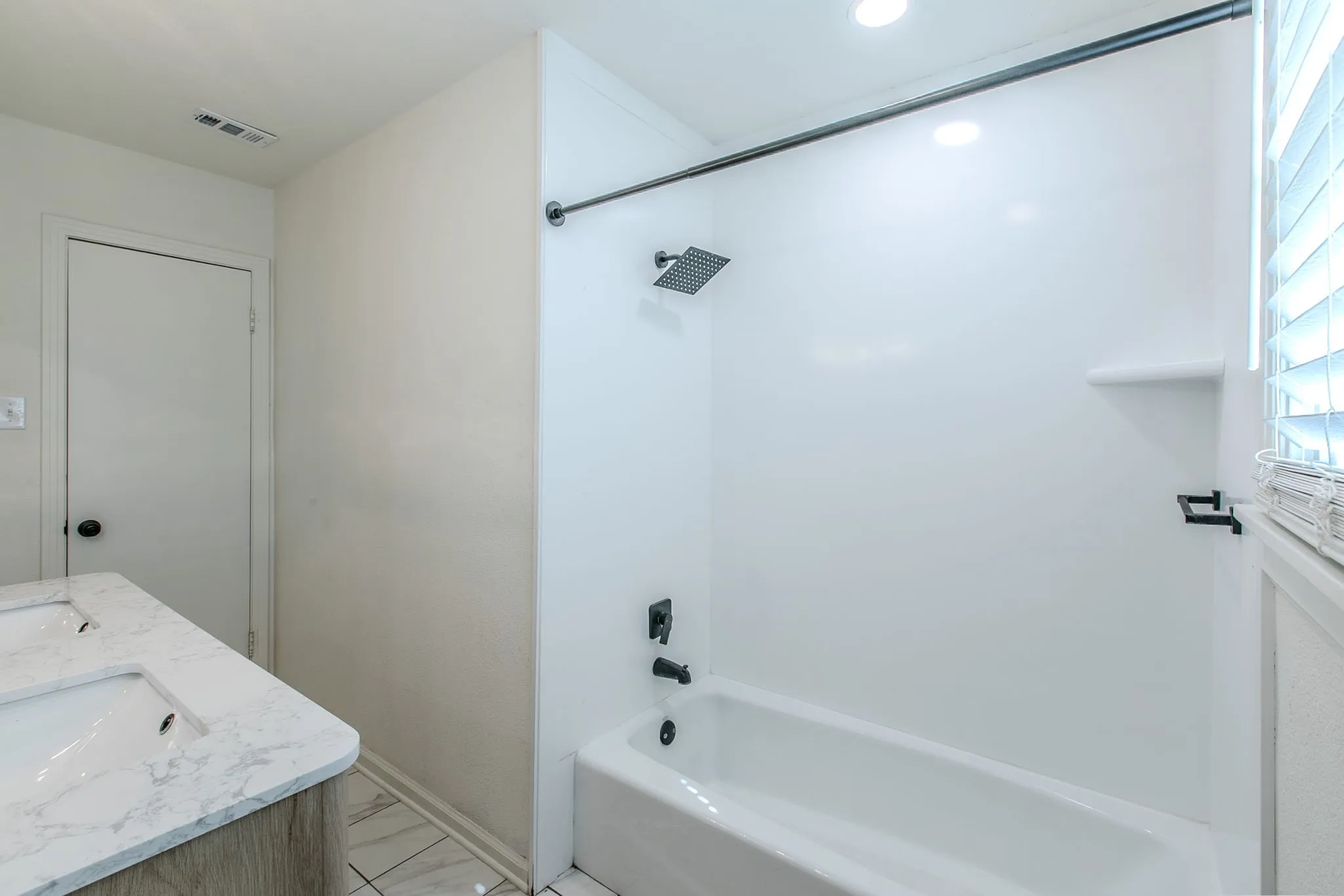 Single Family Residence For Sale in Mc Lennan County , 2200 N 52nd Street, Waco, Texas 76710, 3 Bedroom, 2 Bathroom, 2 Garage spaces, 1,647 Sqft, built in 1955, mls#21361473, Real Estate Agent in Waco, Homes For Sale in Mc Lennan county, Homes For Sale in Waco, Realtor in Waco Texas, Real Estate Brokerage Independent Realty Texas, Luminita Cordes Realtor