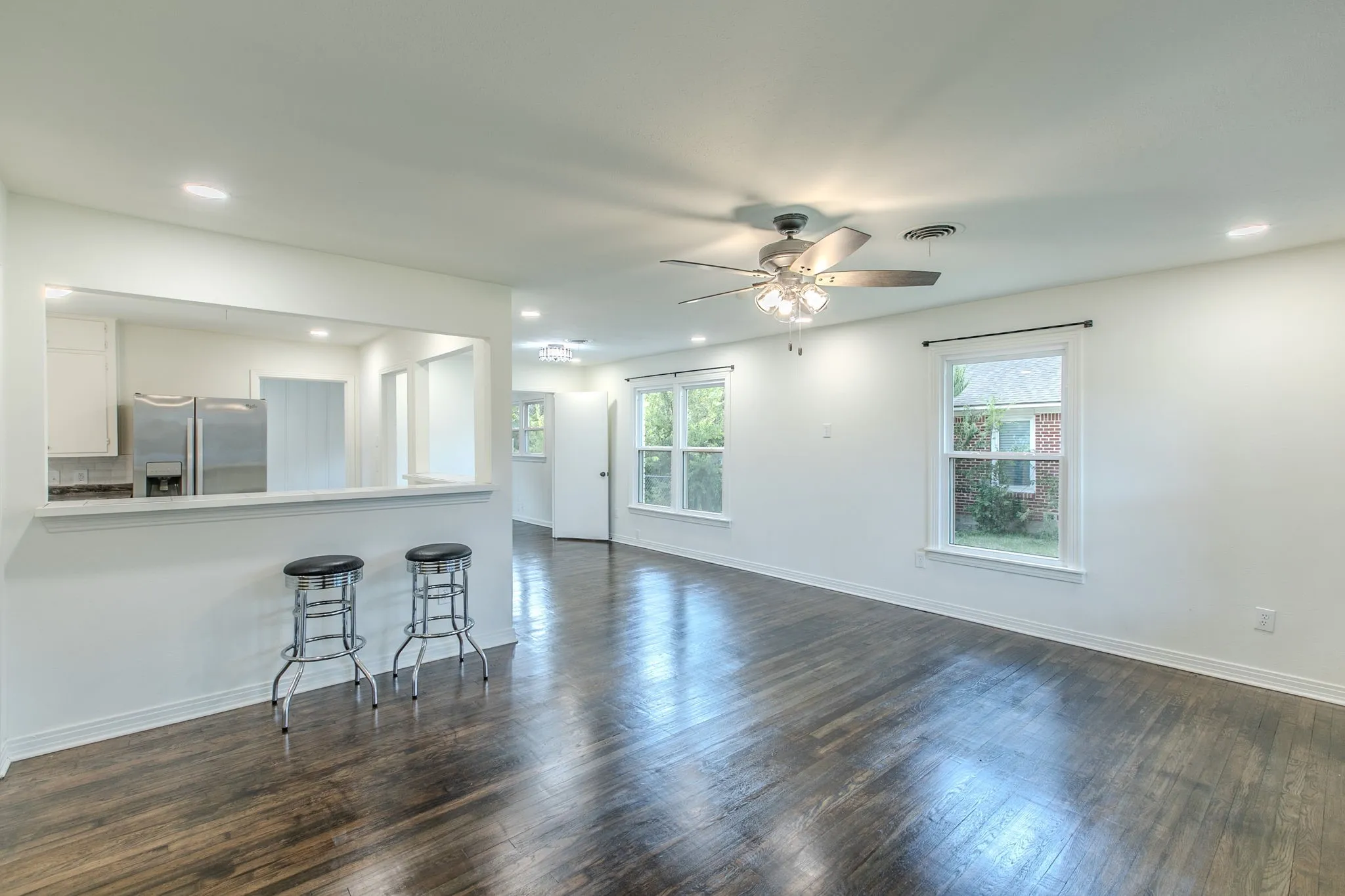 Single Family Residence For Sale in Mc Lennan County , 2200 N 52nd Street, Waco, Texas 76710, 3 Bedroom, 2 Bathroom, 2 Garage spaces, 1,647 Sqft, built in 1955, mls#21361473, Real Estate Agent in Waco, Homes For Sale in Mc Lennan county, Homes For Sale in Waco, Realtor in Waco Texas, Real Estate Brokerage Independent Realty Texas, Luminita Cordes Realtor