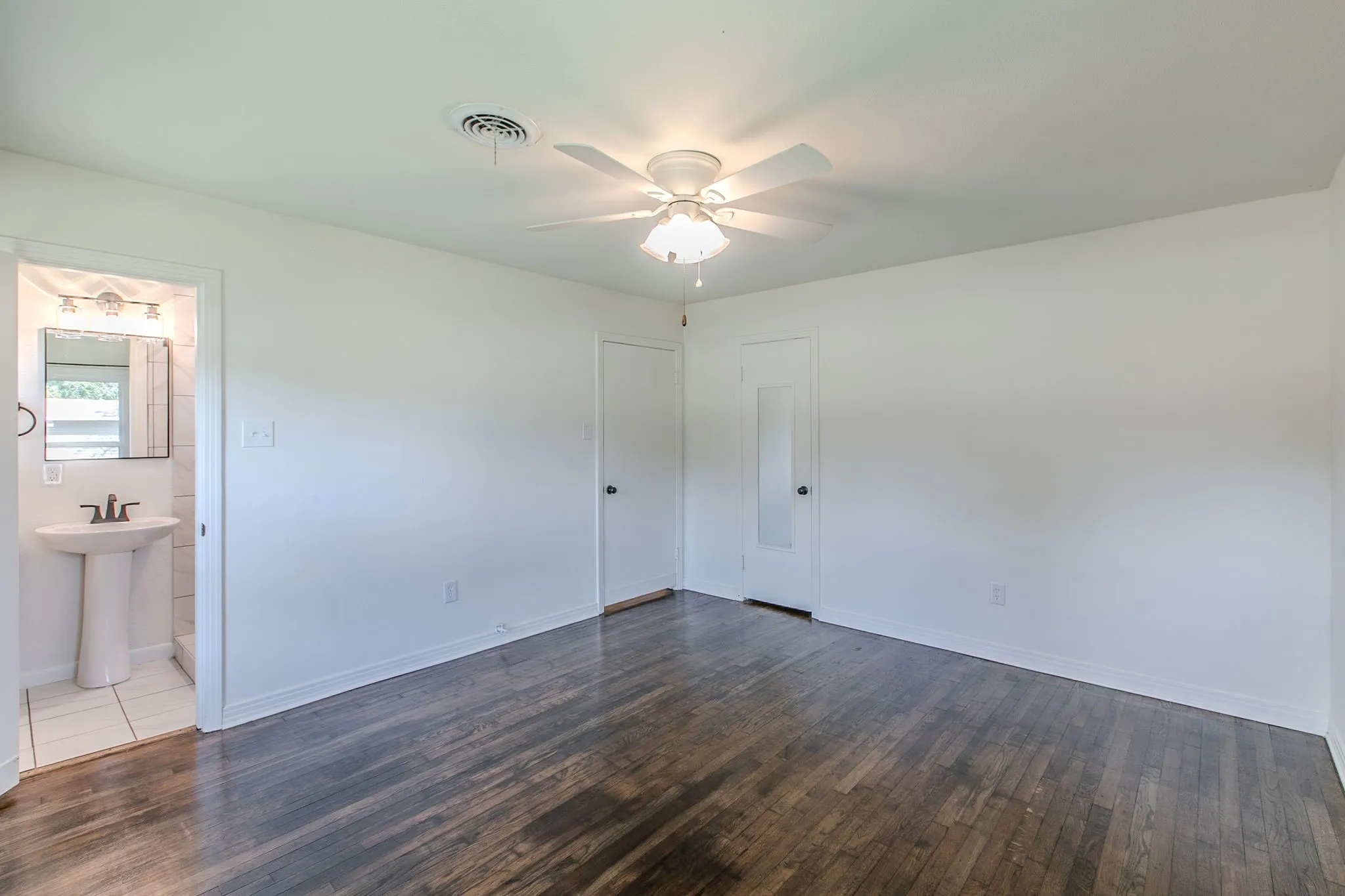 Single Family Residence For Sale in Mc Lennan County , 2200 N 52nd Street, Waco, Texas 76710, 3 Bedroom, 2 Bathroom, 2 Garage spaces, 1,647 Sqft, built in 1955, mls#21361473, Real Estate Agent in Waco, Homes For Sale in Mc Lennan county, Homes For Sale in Waco, Realtor in Waco Texas, Real Estate Brokerage Independent Realty Texas, Luminita Cordes Realtor