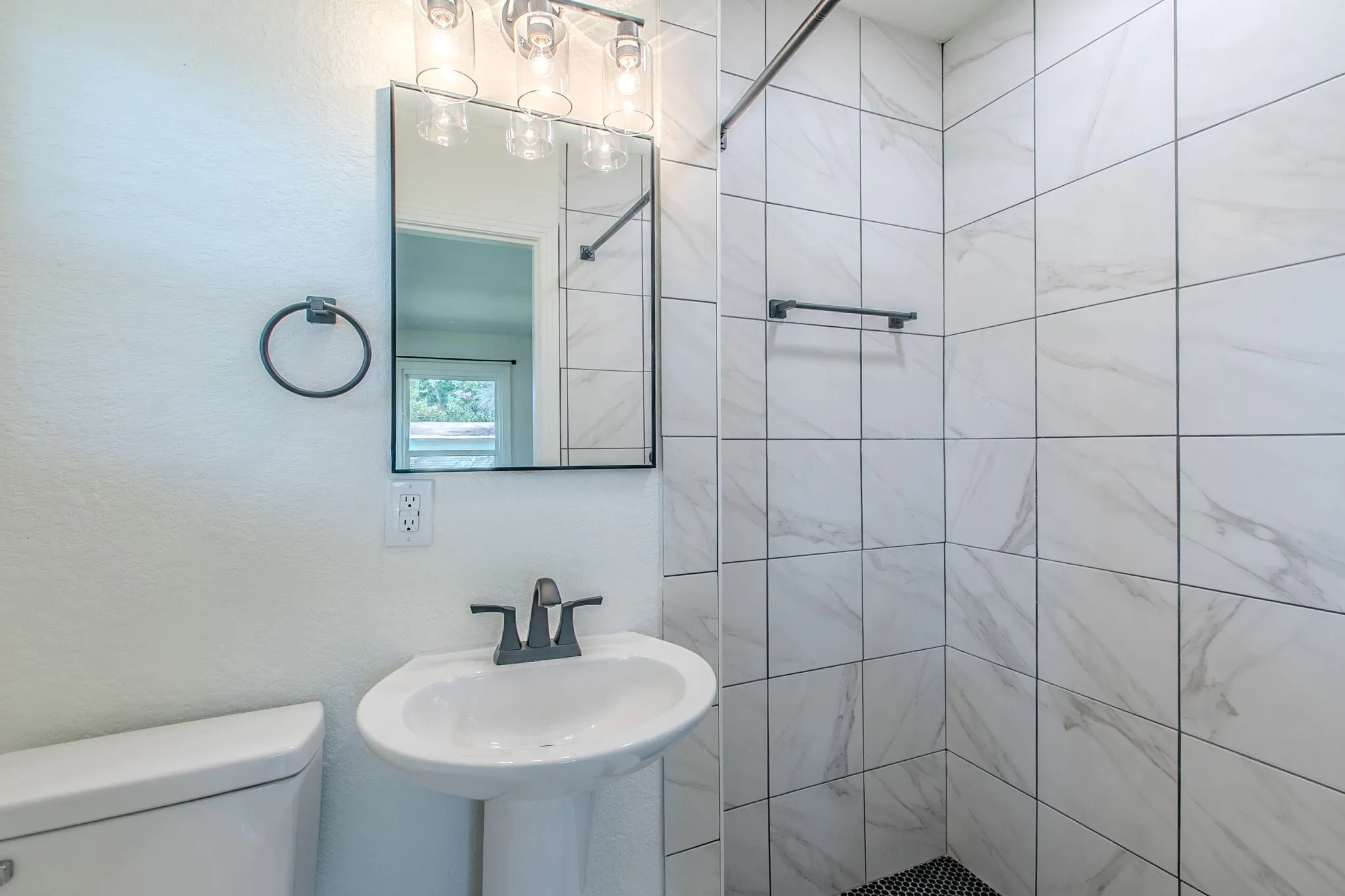 Single Family Residence For Sale in Mc Lennan County , 2200 N 52nd Street, Waco, Texas 76710, 3 Bedroom, 2 Bathroom, 2 Garage spaces, 1,647 Sqft, built in 1955, mls#21361473, Real Estate Agent in Waco, Homes For Sale in Mc Lennan county, Homes For Sale in Waco, Realtor in Waco Texas, Real Estate Brokerage Independent Realty Texas, Luminita Cordes Realtor