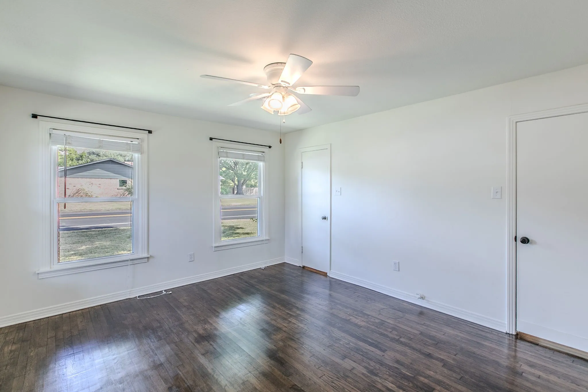 Single Family Residence For Sale in Mc Lennan County , 2200 N 52nd Street, Waco, Texas 76710, 3 Bedroom, 2 Bathroom, 2 Garage spaces, 1,647 Sqft, built in 1955, mls#21361473, Real Estate Agent in Waco, Homes For Sale in Mc Lennan county, Homes For Sale in Waco, Realtor in Waco Texas, Real Estate Brokerage Independent Realty Texas, Luminita Cordes Realtor