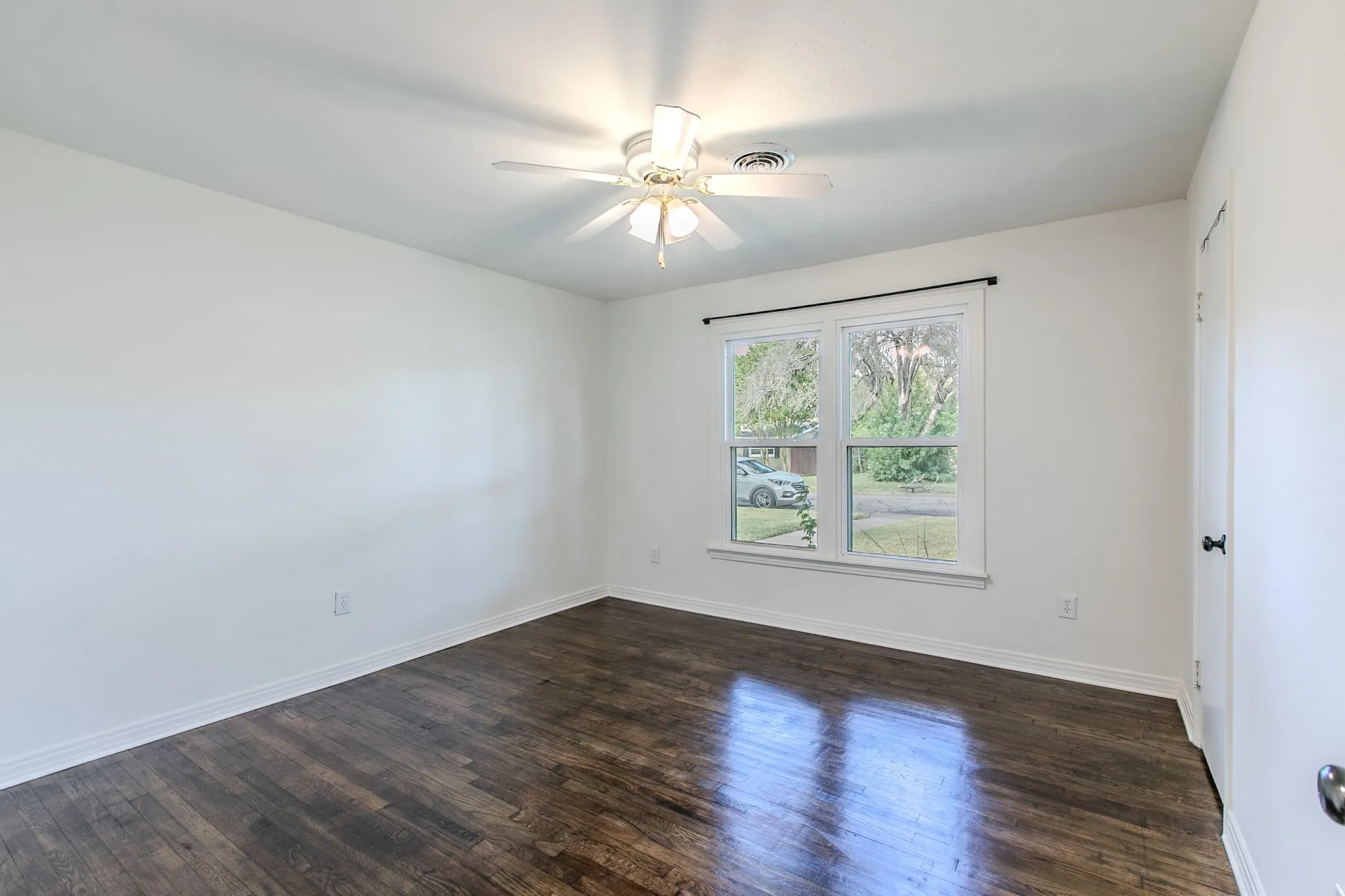 Single Family Residence For Sale in Mc Lennan County , 2200 N 52nd Street, Waco, Texas 76710, 3 Bedroom, 2 Bathroom, 2 Garage spaces, 1,647 Sqft, built in 1955, mls#21361473, Real Estate Agent in Waco, Homes For Sale in Mc Lennan county, Homes For Sale in Waco, Realtor in Waco Texas, Real Estate Brokerage Independent Realty Texas, Luminita Cordes Realtor