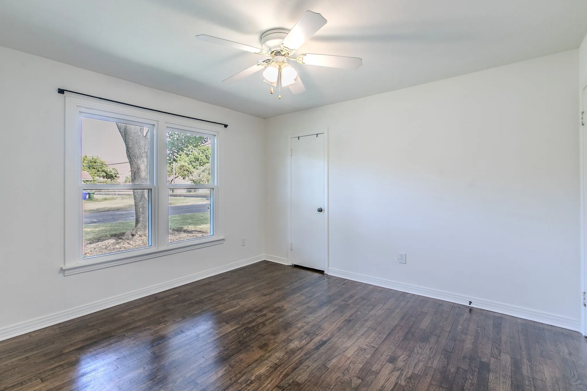 Single Family Residence For Sale in Mc Lennan County , 2200 N 52nd Street, Waco, Texas 76710, 3 Bedroom, 2 Bathroom, 2 Garage spaces, 1,647 Sqft, built in 1955, mls#21361473, Real Estate Agent in Waco, Homes For Sale in Mc Lennan county, Homes For Sale in Waco, Realtor in Waco Texas, Real Estate Brokerage Independent Realty Texas, Luminita Cordes Realtor