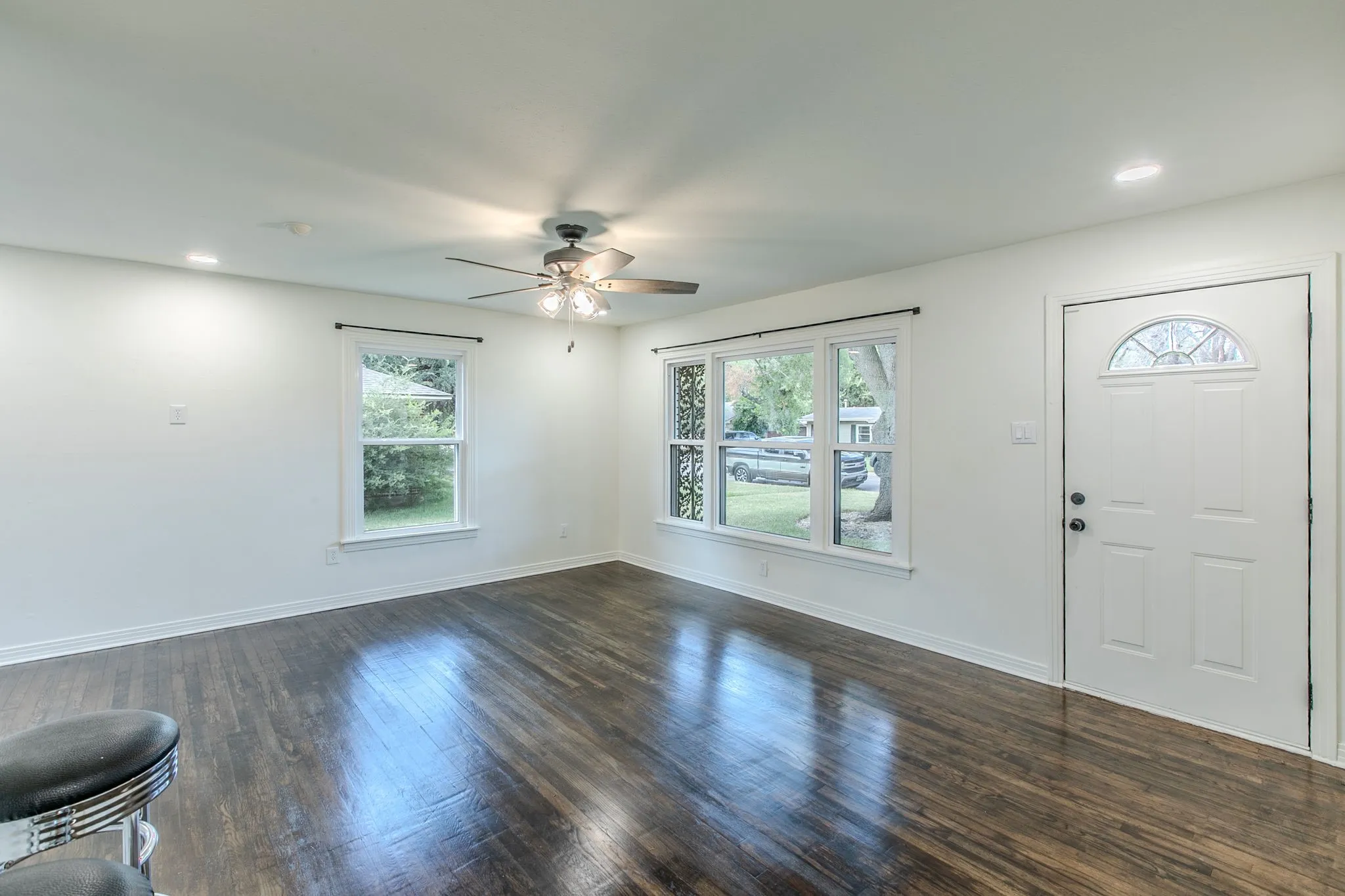 Single Family Residence For Sale in Mc Lennan County , 2200 N 52nd Street, Waco, Texas 76710, 3 Bedroom, 2 Bathroom, 2 Garage spaces, 1,647 Sqft, built in 1955, mls#21361473, Real Estate Agent in Waco, Homes For Sale in Mc Lennan county, Homes For Sale in Waco, Realtor in Waco Texas, Real Estate Brokerage Independent Realty Texas, Luminita Cordes Realtor