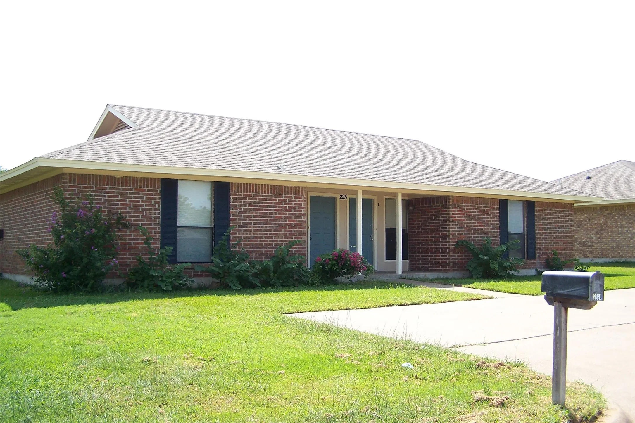 Duplex For Rent in Palo Pinto County , 225 Summit Drive A, Mineral Wells, Texas 76067, 2 Bedroom, 1 Bathroom, Garage spaces, 900 Sqft, built in 1981, mls#21361490, Real Estate Agent in Mineral Wells, Homes For Rent in Palo Pinto county, Homes For Rent in Mineral Wells, Realtor in Mineral Wells Texas, Real Estate Brokerage Independent Realty Texas, Luminita Cordes Realtor